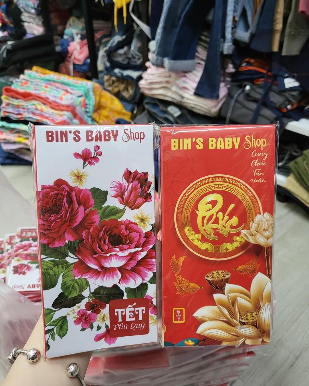 [🆕🇻🇳]  BIN’S HOUSE Chuyên Sỉ & Lẻ Hàng Hiệu Xuất Dư Trẻ Em 😎❤️️⭐️   Tặng Tặng Tặng
Hoá Đơn 400k Tặng 1 Xấp Bao Lì Xì (10c)
Hoá Đơn Từ 600k Tặng 2 Xấp Bao Lì Xì (20c)
, shares-0✔️ , likes-1❤️️ , date-2024-01-16 00:04:41🇻🇳🇻🇳🇻🇳📰🆕
