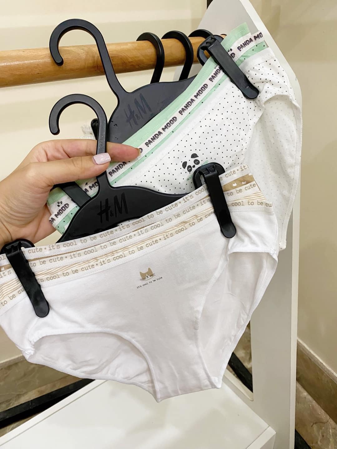 [🆕🇻🇳] Bống Kids : Quần áo trẻ em xuất xịn 🧑‍🧒❤️️👶⭐️
Chắc mom nào đó sẽ cần quần chip cho các tiểu thư đây ạ. Mẹ Bống bán set 3 chiếc full box giấy như hình chụp, date mới toanh, nhìn tag sườn là đủ hiểu rồ , shares-0✔️ , likes-1❤️️ , date-2024-04-11 00:29:14🇻🇳🇻🇳🇻🇳📰🆕