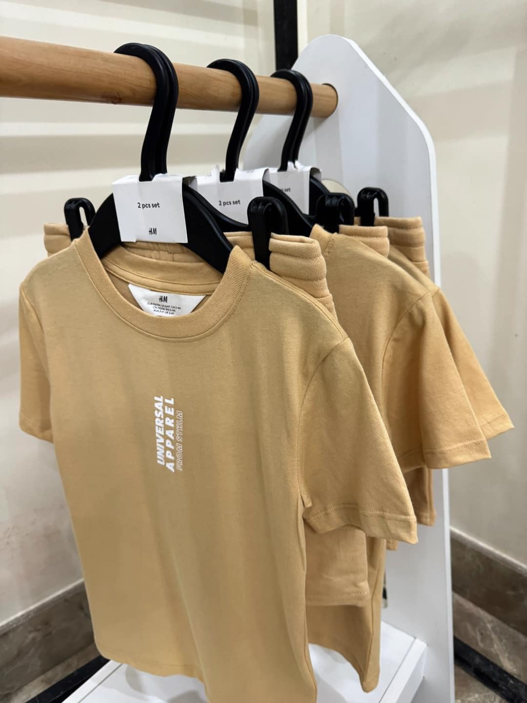 [🆕🇻🇳] Bống Kids : Quần áo trẻ em xuất xịn 🧑‍🧒❤️️👶⭐️
Các mom nghiện mấy bộ cotton nhà H&M thì múc ngay. Chất liệu bằng vải jersey cotton mềm mại. Màu rửa. Viền gân ở đường viền cổ áo. Thả vai. Được thiết kế , shares-0✔️ , likes-4❤️️ , date-2024-04-08 17:18:16🇻🇳🇻🇳🇻🇳📰🆕