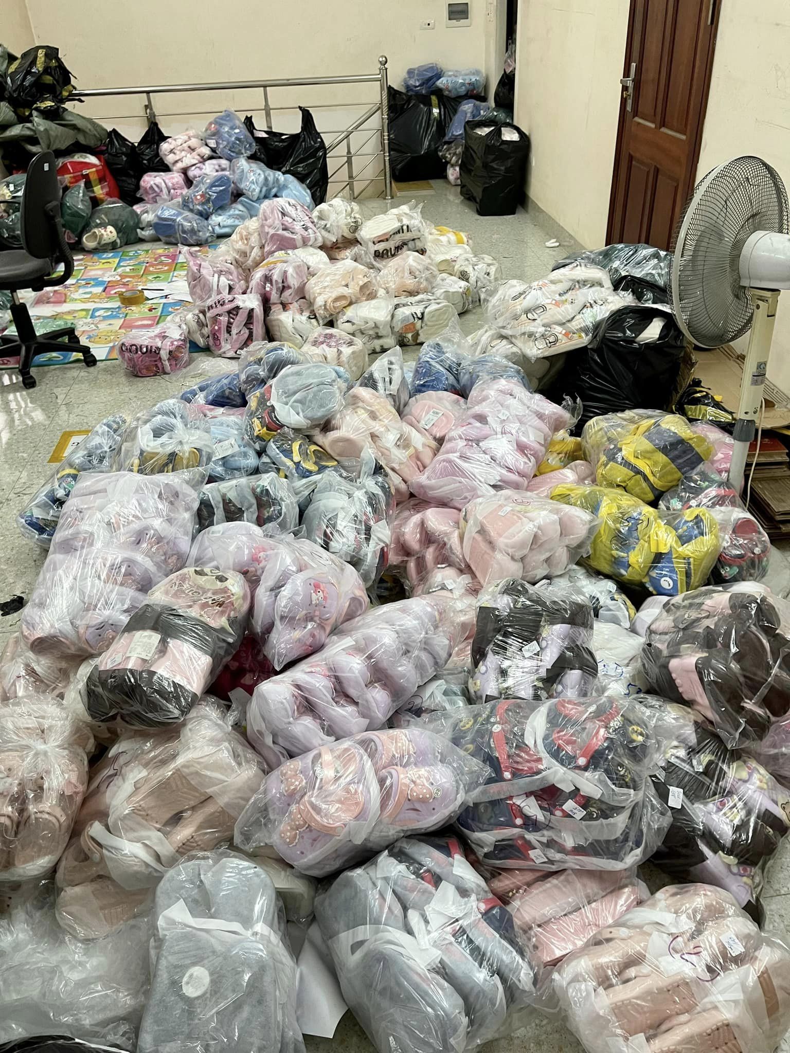 [🆕🇻🇳] Bắp Xinh Shop – Thời Trang Của Bé 🧑‍🧒❤️️👶⭐️ Shop e về gần 20 bao giày dép,toàn bộ nvien Shop e đang tích cực làm hàng nên việc check ib của khách có chậm mong khách thông cảm ạh!
, shares-0✔️ , likes-13❤️️ , date-2024-03-29 19:32:09🇻🇳🇻🇳🇻🇳📰🆕