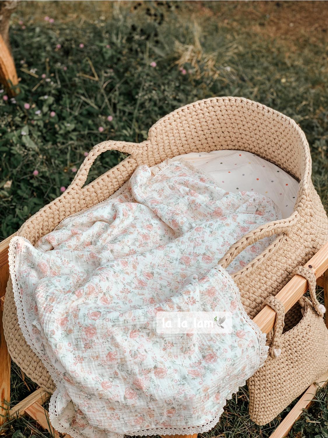 [🆕🇻🇳] 𝗹𝗮 𝗹𝗮 𝗹𝗮𝗺 – chuyên làm đồ thủ công cho mẹ và bé, cover hàng thủ công UK, US…. Và làm đồ thủ công theo yêu cầu 🧑‍🧒❤️️👶⭐️ Set nôi handmade cho bé
Lam vẫn còn chương trình mua nôi tặng set chăn ga gối cho bé nha mom ơi
#lalalam
#handmade
#madeinvietnam
, shares-14✔️ , likes-158❤️️ , date-2024-05-01 14:15:47🇻🇳🇻🇳🇻🇳📰🆕