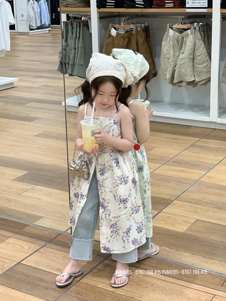 Váy hoa phối cùng quần đùi , quần jean , chân váy
Quần jean ống suông cho bé siêu đẹp
Size : 90-140 PUN KIDS - Quần Áo xinh cho bé
Hotline (sỉ): 0707.788