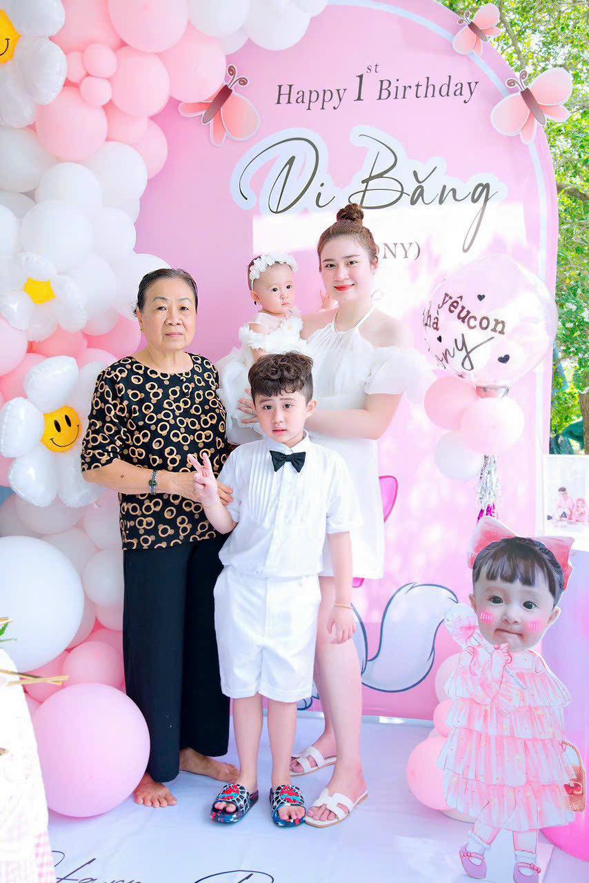 [🆕🇻🇳] TikTak House – Thời trang thiết kế cho bé 🧑‍🧒❤️️👶⭐️ Feedback bé trai mặc quần sooc trắng và sơmi trắng ngực xếp ly.  Size 130. Bé mặc vừa xinh luôn ạ.
, shares-0✔️ , likes-3❤️️ , date-2024-05-22 18:54:20🇻🇳🇻🇳🇻🇳📰🆕