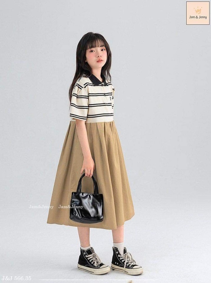 [🆕🇻🇳] Kiddie Kiddo – Thời trang trẻ em cao cấp 🧑‍🧒❤️️👶⭐️ Váy cực xinh style basic.Thân trên cotton cổ đức, thân dưới kaki mềm mát. Mẹ nào thích kiểu xinh đơn giản chắc chắn mê em này ạ
Size: 2-3y 3-4y 4-5y 5-6y  , shares-0✔️ , likes-8❤️️ , date-2024-06-27 20:32:11🇻🇳🇻🇳🇻🇳📰🆕