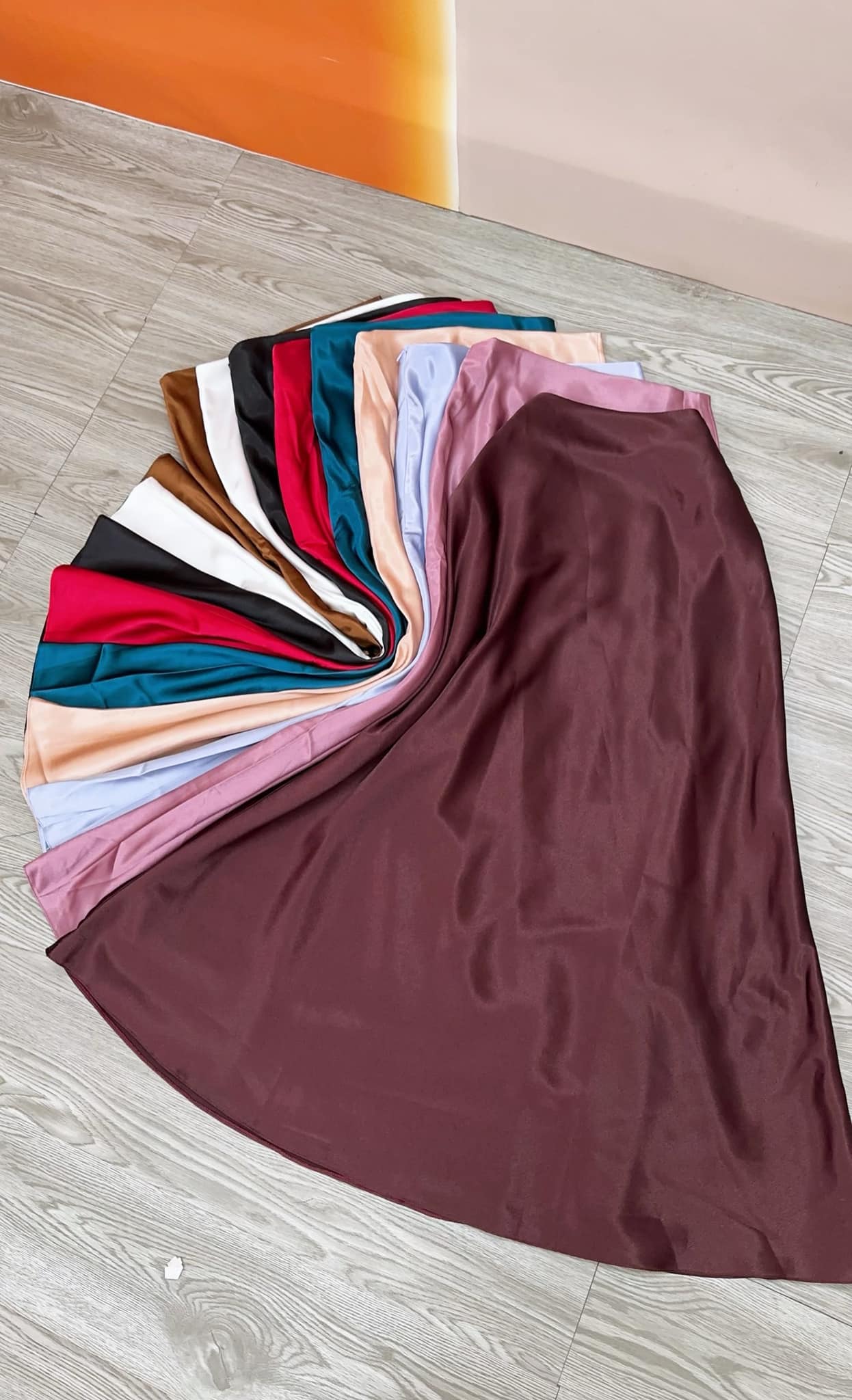 [🆕🇻🇳]  Shop TS Thiết kế cao cấp 😎❤️️⭐️ 𝒩𝒽𝑒̣ 𝓃𝒽𝒶̀𝓃𝑔 𝓃𝒽𝓊̛ 𝓂𝑜̣̂𝓉 𝓃𝒶̀𝓃𝑔 𝓉𝒽𝑜̛
ℳ𝑜̣̂𝓃𝑔 𝓂𝑜̛ 𝓃𝒽𝓊̛ 𝓂𝑜̣̂𝓉 đ𝑜𝒶́ 𝒽𝑜𝒶 𝒽𝑜̂̀𝓃𝑔
Lên mẫu chân váy lua với Thiết kế đơn giản ko quá cầu kì nhưng vẫn đủ để khiến n , shares-0✔️ , likes-8❤️️ , date-2024-05-19 19:20:43🇻🇳🇻🇳🇻🇳📰🆕