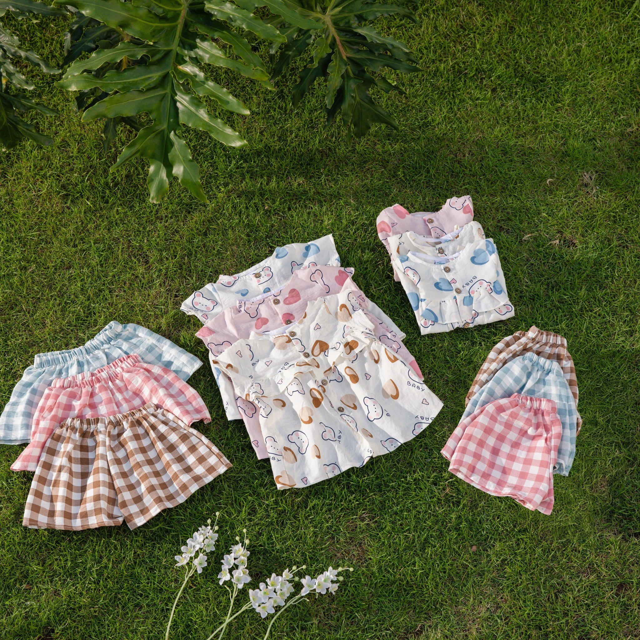 [🆕🇻🇳] Nhà Em Bé – Của hàng quần áo trẻ em 🧑‍🧒❤️️👶⭐️ BỘ CỘC MÙA HÈ HOẠ TIẾT GẤU KẺ DỄ THƯƠNG
Giá tốt 85kChất đũi Hàn mềm mịn mát mặc siêu nhẹ nhàng, thoải mái ạ. Áo dáng tay hến phối bèo ngực xinh xắn, q , shares-0✔️ , likes-3❤️️ , date-2024-05-30 17:52:00🇻🇳🇻🇳🇻🇳📰🆕