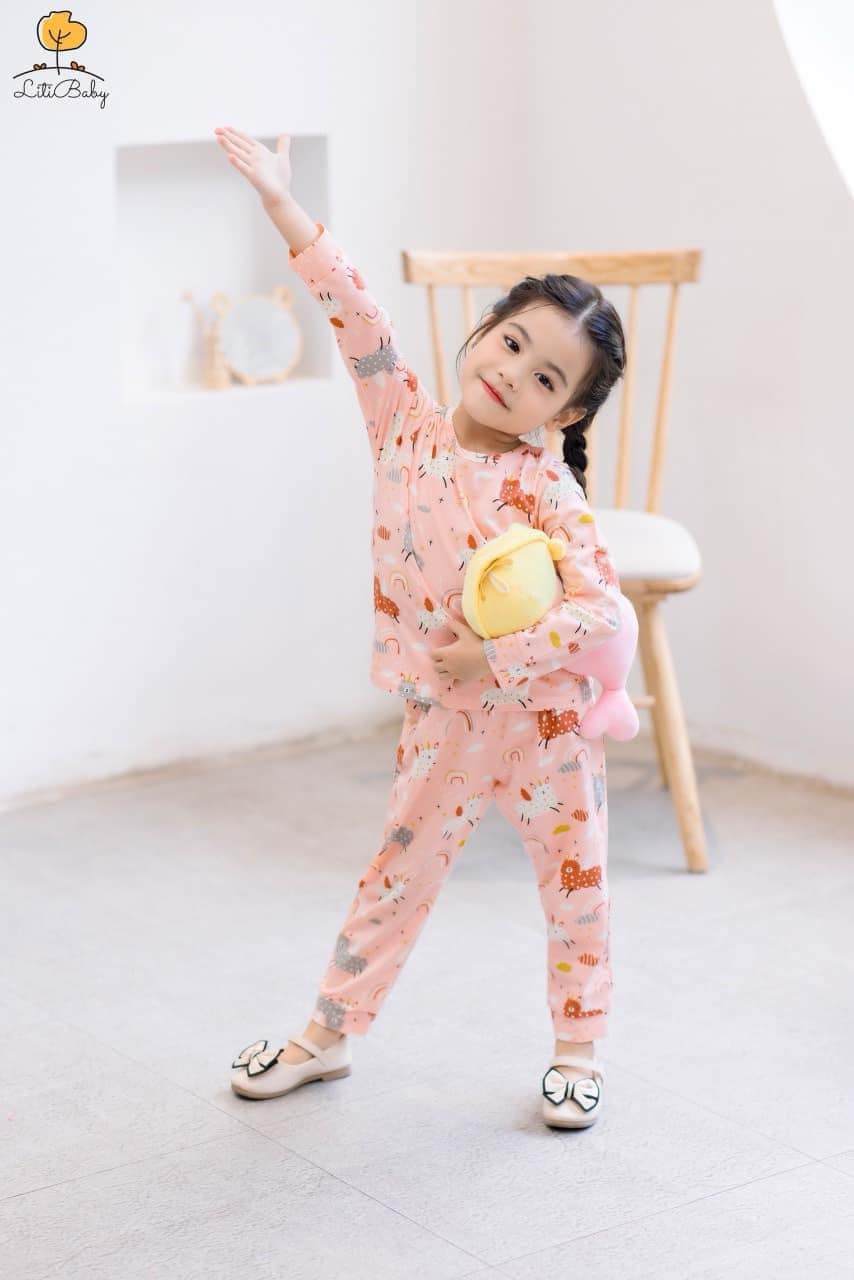 [🆕🇻🇳] LITIBABY Hồ Chí Minh 😎❤️️⭐️  Bộ dài cho bé mặc ngủ điều hòa hay thời tiết mưa lạnh lạnh  Chất thun cotton mặc thoáng khí, ko bí bách khó chịu ạ. Hình in bền đẹp giặt máy ko lo nhen Mu , shares-0✔️ , likes-7❤️️ , date-2024-05-21 20:33:07🇻🇳🇻🇳🇻🇳📰🆕