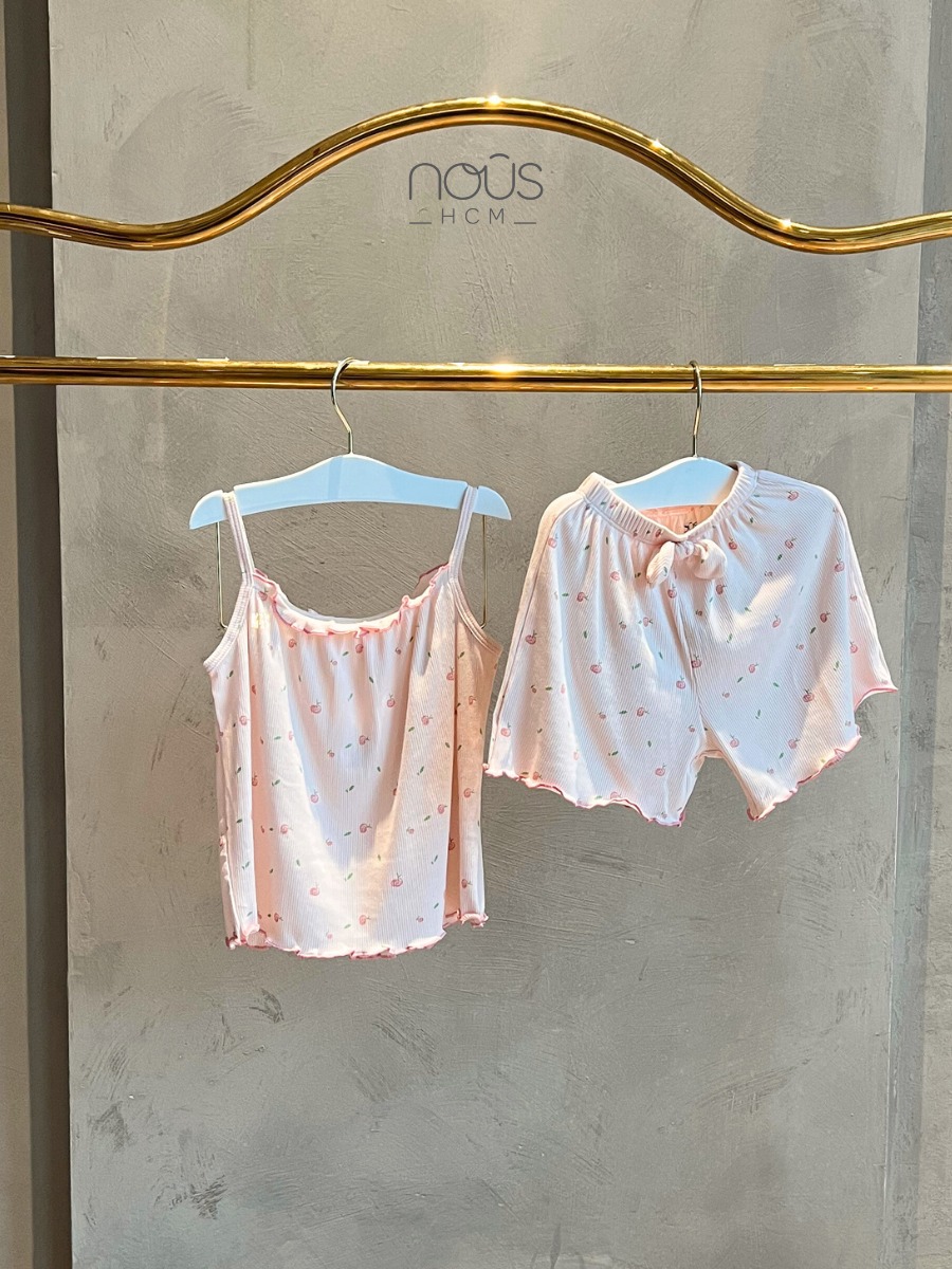 [🆕🇻🇳] Nous HCM 🧑‍🧒❤️️👶⭐️ Bộ hai dây xinh xắn, bé đón hè vuiTrải nghiệm hè sẽ ấn tượng hơn khi bé được diện bộ hai dây dễ thương nhà Nous. Thiết kế hai dây với phần bèo nhún điệ , shares-0✔️ , likes-8❤️️ , date-2024-05-31 17:00:07🇻🇳🇻🇳🇻🇳📰🆕