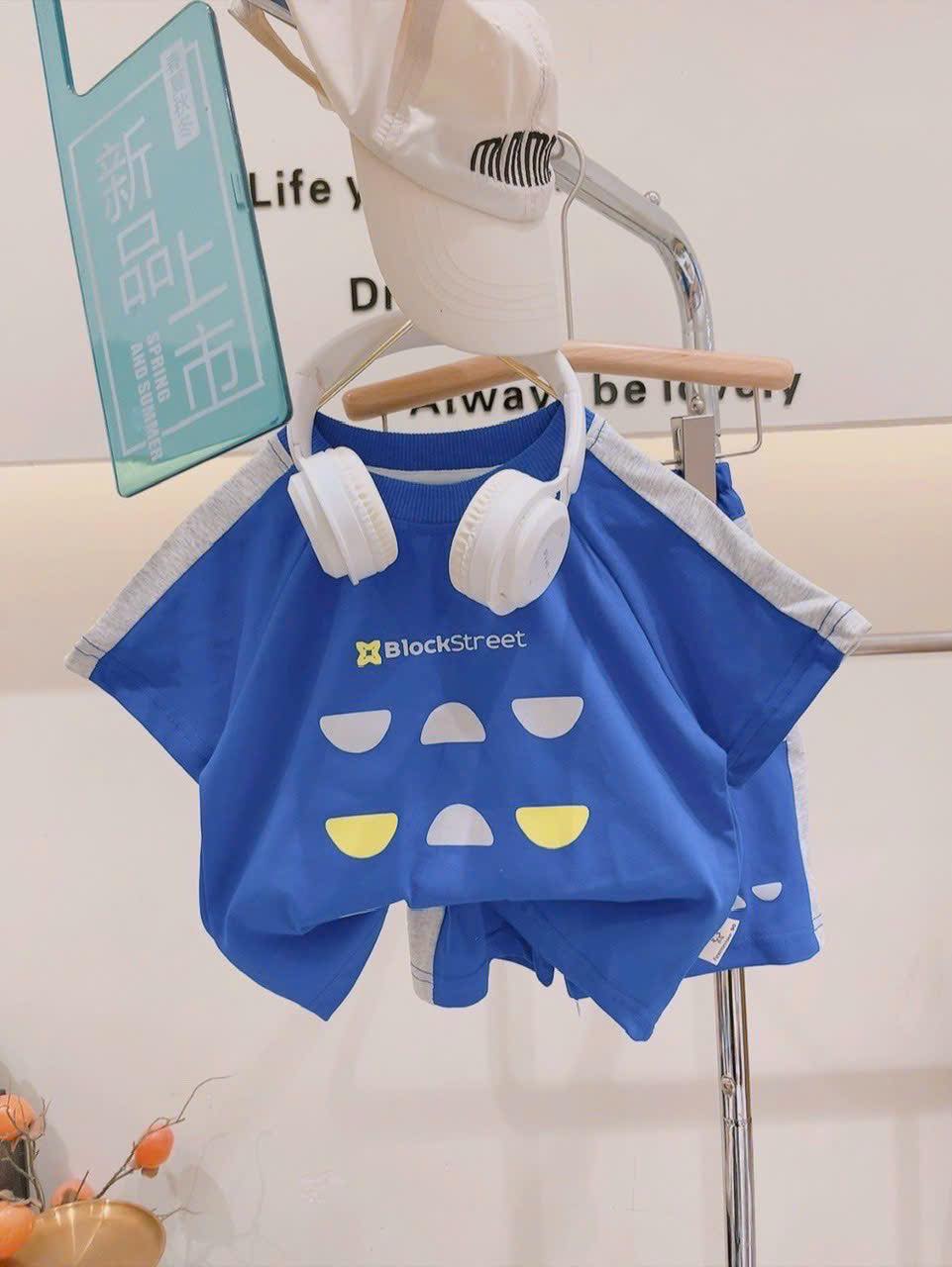 [🆕🇻🇳]  Shop mẹ Nam chuyên hàng thời trang trẻ em cao cấp 😎❤️️⭐️ Bộ mác hươu hàng QC cao cấp sale giá tốt quá các mẹ ui
Giá 220k sale còn 150k thui ạ, các mẹ ưng báo em liền nha.
Size: 90-130
, shares-0✔️ , likes-1❤️️ , date-2024-06-05 16:11:42🇻🇳🇻🇳🇻🇳📰🆕