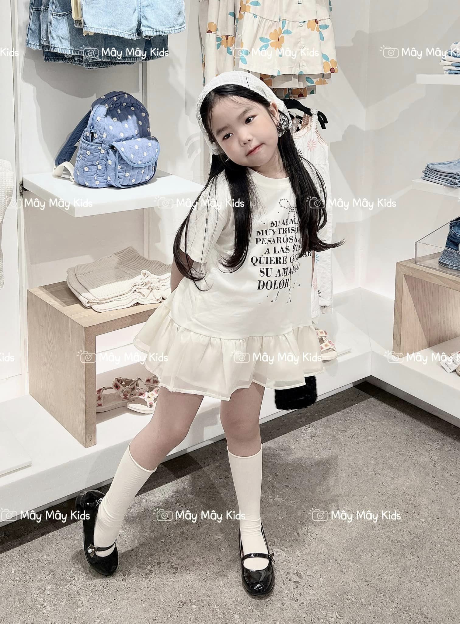 [🆕🇻🇳]  Mây Mây Kids – Cửa hàng quần áo 🧑‍🧒❤️️👶⭐️ Chờ về full sz rùi e mới dám up đây ạ
Váy trắng đuôi peplum hqa trên live đã bán bn rùi í,chất cotton mịn siêuu máttt luônn nhaa đẹp dã man íĐặc biệt em , shares-0✔️ , likes-15❤️️ , date-2024-06-01 23:43:48🇻🇳🇻🇳🇻🇳📰🆕