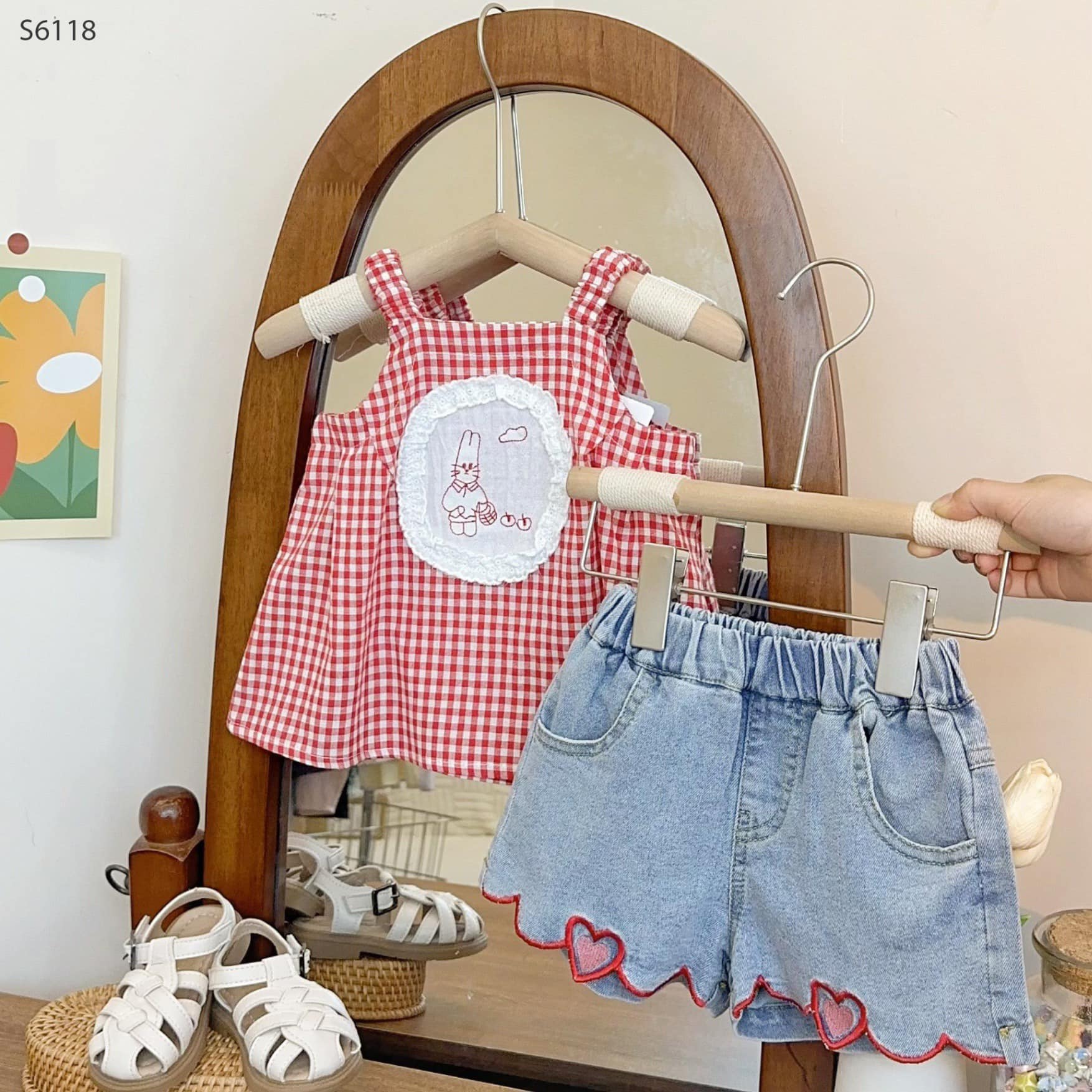[🆕🇻🇳] Su An Kids – Phân phối Sỉ & Lẻ Quần áo trẻ em hàng Quảng Châu CC, VNTK 🧑‍🧒❤️️👶⭐️ – Set Áo Kẻ Caro Đỏ Thêu Thỏ Quần Jeans
Size: 9-25kg
, shares-0✔️ , likes-5❤️️ , date-2024-06-01 21:06:39🇻🇳🇻🇳🇻🇳📰🆕