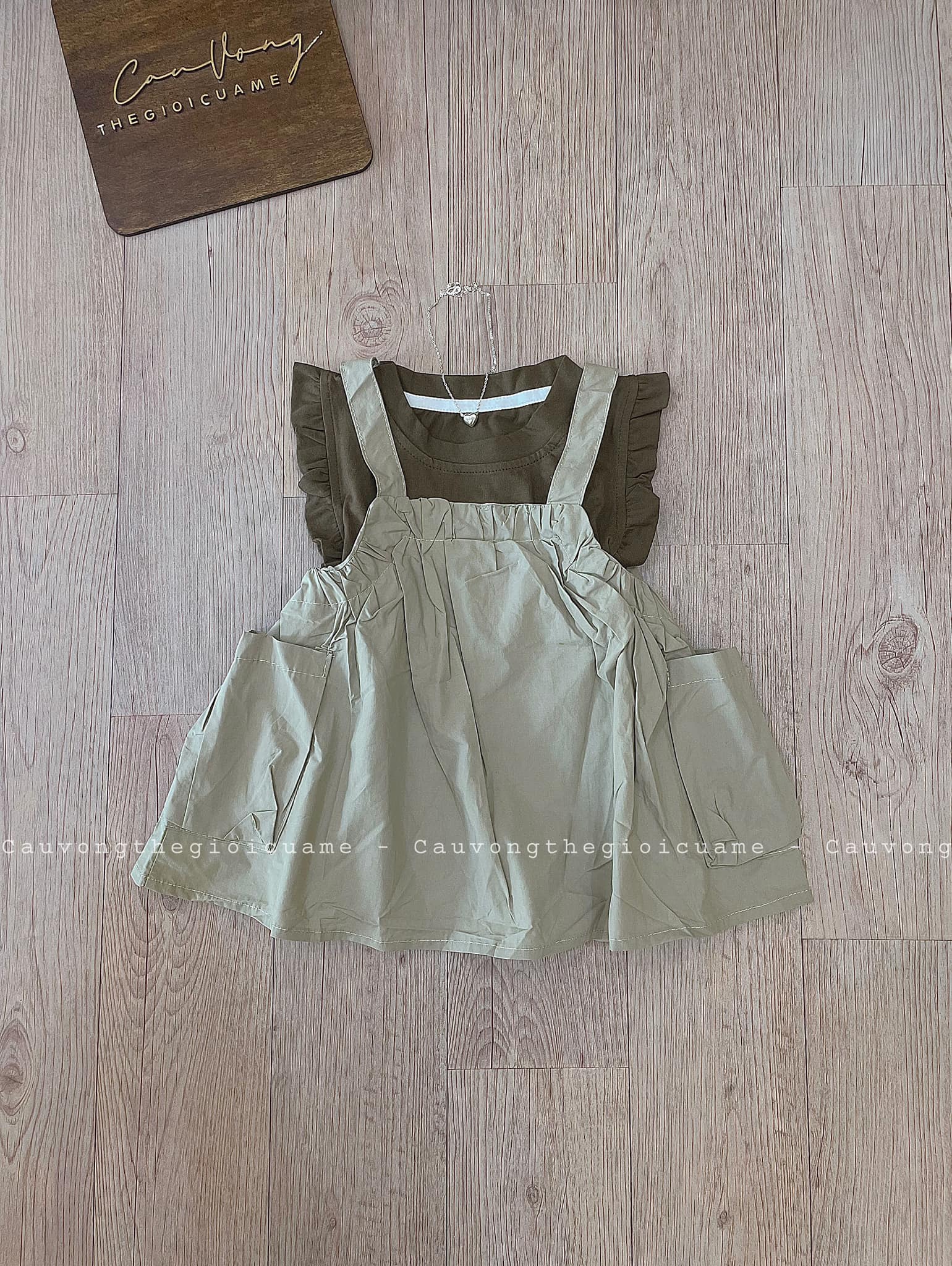 [🆕🇻🇳]   Cầu Vồng – Thế Giới Của Mẹ – Chuyên quần áo baby Quảng Châu, VNXK, hàng Thương hiệu 🧑‍🧒❤️️👶⭐️ Set yếm màu lạ.
1 set cho con gái iemm.
, shares-0✔️ , likes-17❤️️ , date-2024-06-04 17:11:21🇻🇳🇻🇳🇻🇳📰🆕