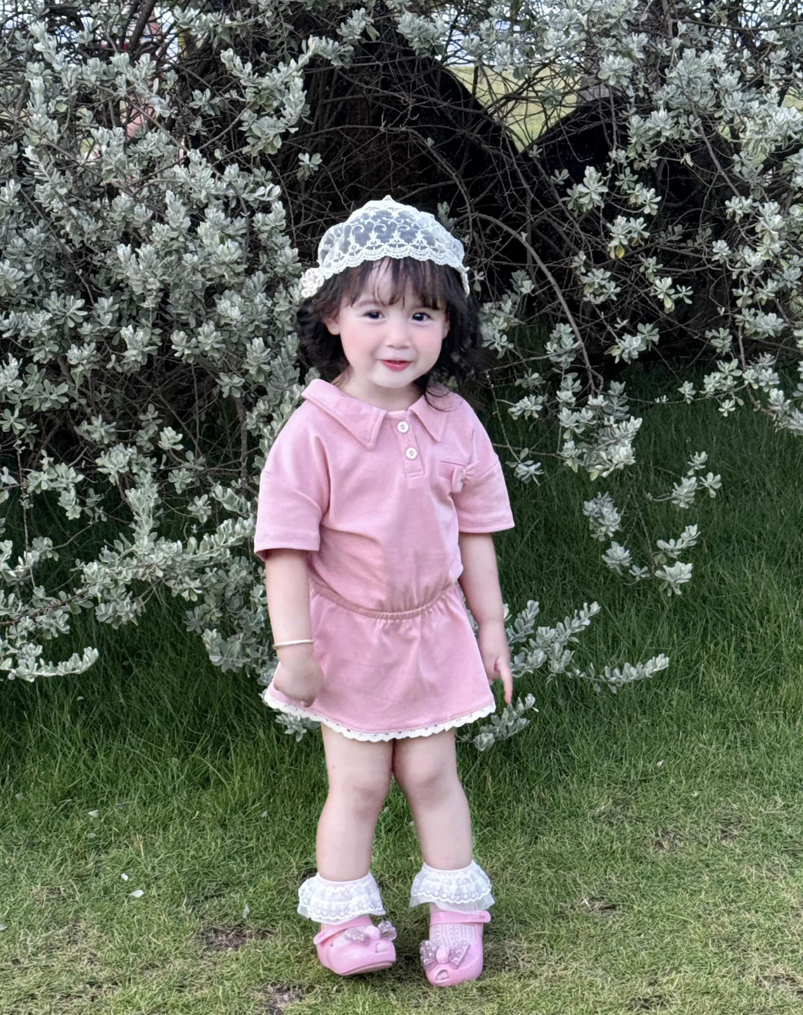 [🆕🇻🇳]  Queen Baby House – Chuyên đồ baby – 𝗤.𝗕 𝗦𝘁𝘂𝗱𝗶𝗼 – 𝗠𝗮𝗱𝗲 𝗜𝗻 𝗩𝗶𝗲𝘁 𝗡𝗮𝗺 – 𝗗𝗲𝘀𝗶𝗴𝗻 𝗕𝘆 𝗤𝘂𝗲𝗲𝗻 🧑‍🧒❤️️👶⭐️ 𝐗𝐢𝐧 𝐜𝐡𝐚̀𝐨 𝐞𝐦 𝐛𝐞́ 𝐧𝐡𝐚̀ 𝐐𝐮𝐞𝐞𝐧 𝐁𝐚𝐛𝐲 𝐇𝐨𝐮𝐬𝐞 !
Mỗi ngày một outfit dành cho bé cưng , chiếc body mà mami mê mẩn trong livetream hôm qua đây ạsize chart : 90  , shares-1✔️ , likes-50❤️️ , date-2024-06-12 14:04:42🇻🇳🇻🇳🇻🇳📰🆕