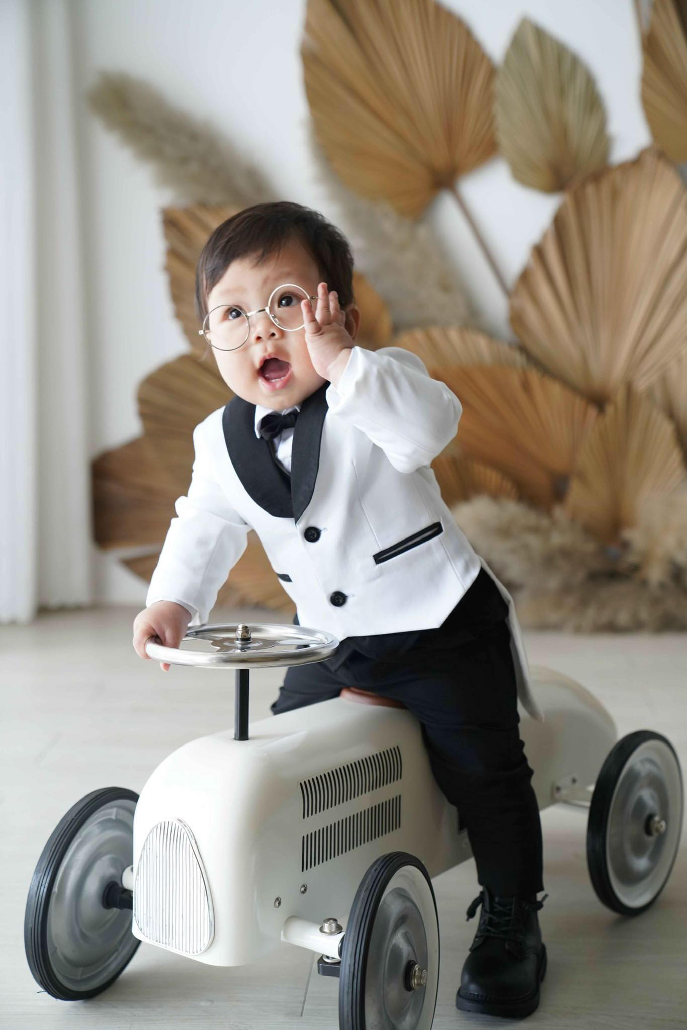 [🆕🇻🇳] TikTak House – Thời trang thiết kế cho bé 🧑‍🧒❤️️👶⭐️ Feedback set Tuxedo cho tổng tài nhí nét nèn nẹt luôn ạSet Tuxedo luôn là biểu tượng của sự sang trọng, được thiết kế và may đo tại Tiktak House, với 10  , shares-1✔️ , likes-8❤️️ , date-2024-06-05 16:53:57🇻🇳🇻🇳🇻🇳📰🆕