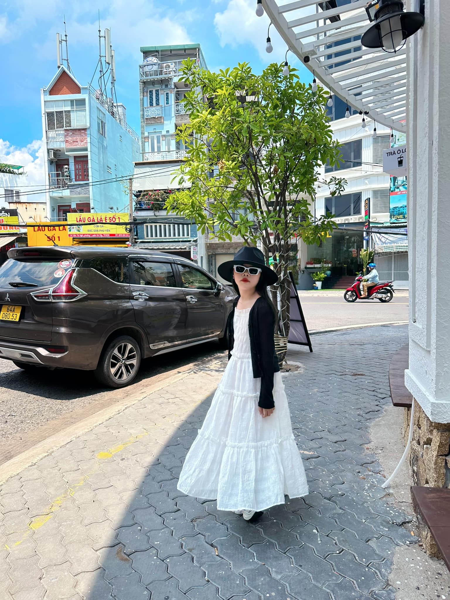 [🆕🇻🇳]  MỢ CHẢNH KIDS – LUXURY FASHION FOR KIDS 🧑‍🧒❤️️👶⭐️  Đã hết !   3 lần về hàng liên tục hiện tại còn
1 set sz 120   Kết đẹp cho mẫu này, vì bạn nào nhận hàng cũng mê và mặc xinh  Không ham váy nhưng 1 khi đ , shares-0✔️ , likes-10❤️️ , date-2024-06-07 01:35:27🇻🇳🇻🇳🇻🇳📰🆕