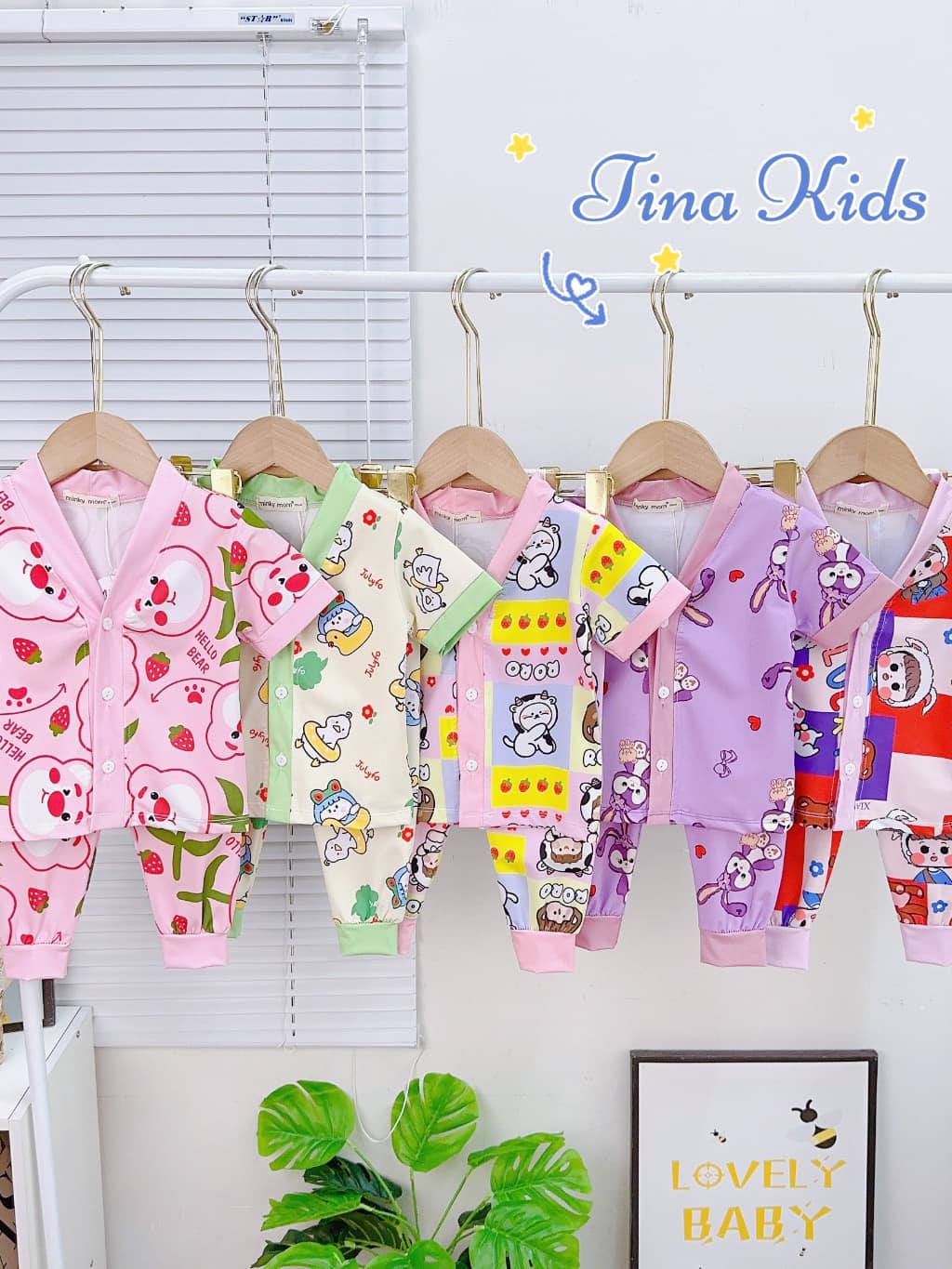 [🆕🇻🇳] Min’s – Baby & Kid shop – Bán và nhận oder các mặt hàng quần áo, phụ kiện trẻ em trên TAOBAO 🧑‍🧒❤️️👶⭐️ EM VỀ LẠI MẪU SIÊU HOT ĐÂY Ạ
Pizama cho bé gái ạ. Chất này nằm điều hoà ko sợ quá mỏng đâu ạ
Chất thun lạnh mimkymom loại 2 dày dặn. Hoạ tiết bao giặc má , shares-0✔️ , likes-4❤️️ , date-2024-06-09 14:43:45🇻🇳🇻🇳🇻🇳📰🆕