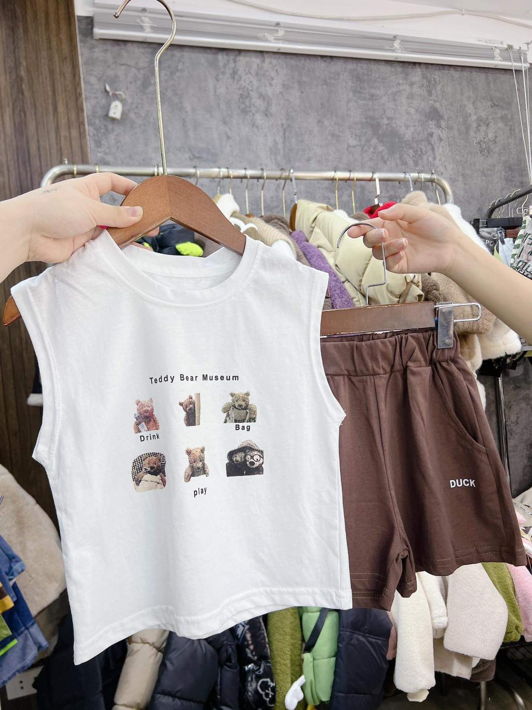 [🆕🇻🇳] Gạo Baby – Chuyên QC Cho Bé 🧑‍🧒❤️️👶⭐️ Set bộ quần áo tanktop gấu Tetdy
sl ít bác Mom nhanh tay thì mới có size bé iu đó ạ
Size 8-24kgluôn ạ
Chấm (•) inbox để Gạo baby tư vấn chi tiết hơn nh , shares-0✔️ , likes-4❤️️ , date-2024-06-19 15:12:46🇻🇳🇻🇳🇻🇳📰🆕