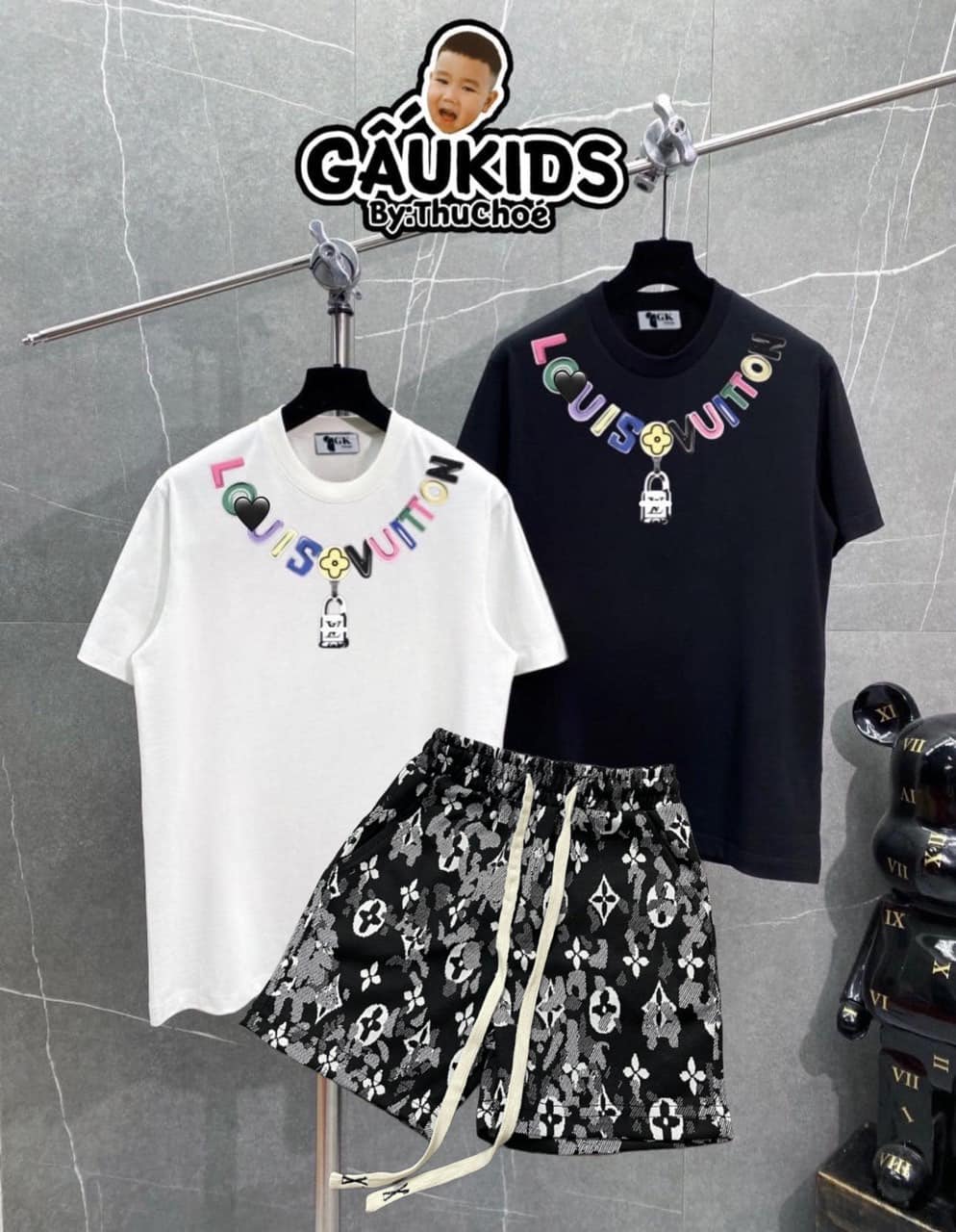 [🆕🇻🇳]  Gấu Kids Shop – Cửa hàng quần áo 🧑‍🧒❤️️👶⭐️ 2 mã B.est S.eller hếtttt giờ về bù e mới dám up  Mã này 10 ng nhận, 9 ng ưng lun
Có s.ize mấy bố con m.ặc đôi hơi bị iu^^ Full sz 10-75kggg
Chỉ từ #1xx/ , shares-0✔️ , likes-4❤️️ , date-2024-06-18 17:24:54🇻🇳🇻🇳🇻🇳📰🆕