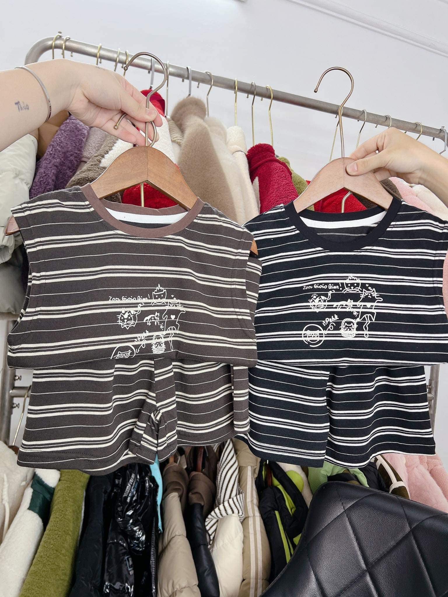 [🆕🇻🇳] Gạo Baby – Chuyên QC Cho Bé 🧑‍🧒❤️️👶⭐️ Set bộ chân ái dành cho mùa hè đây các mom
– 50k/set cho các mom chấm (.) bên dưới ạ
, shares-0✔️ , likes-5❤️️ , date-2024-06-19 22:34:58🇻🇳🇻🇳🇻🇳📰🆕
