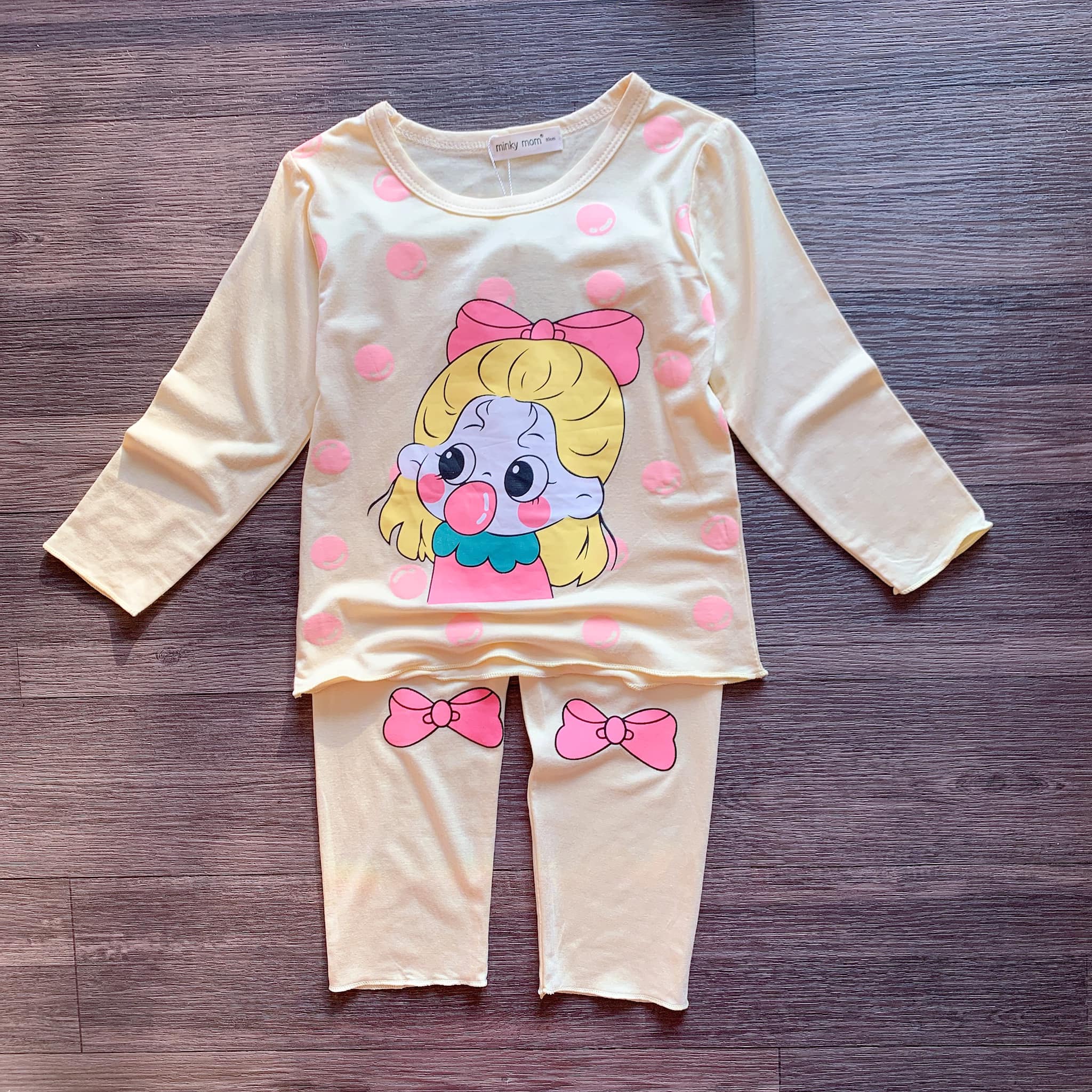 [🆕🇻🇳] Mobi Kid – Chuyên Quần Áo Trẻ Em MinkyMom 🧑‍🧒❤️️👶⭐️ 𝐒𝐢𝐞̂𝐮 𝐩𝐡𝐚̂̉𝐦 𝐝𝐚̀𝐢 𝐭𝐚𝐲 𝐛𝐞́ 𝐠𝐚́𝐢
Hoạ tiết siêu ưng với chất thun mềm mát
Size 8kg đến 17kg 65k
Size 18kg đến 25kg  75k
Khách nhắn tin cho shop mua hàn , shares-0✔️ , likes-0❤️️ , date-2024-06-20 14:29:32🇻🇳🇻🇳🇻🇳📰🆕