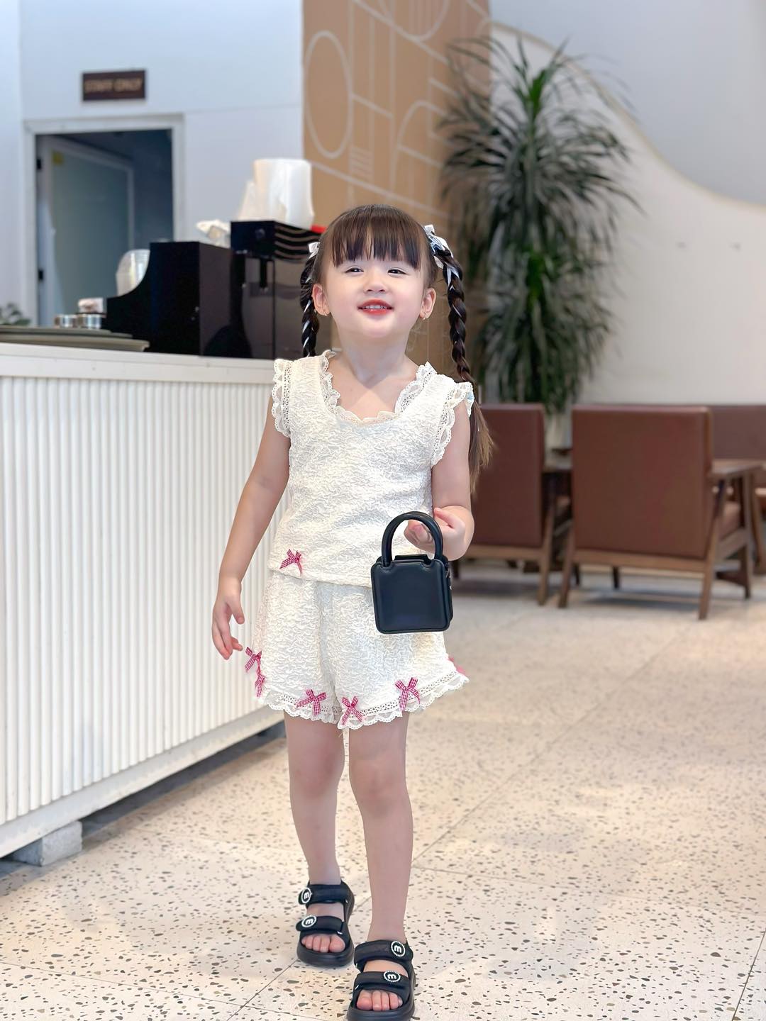 [🆕🇻🇳] Đan Anh Kid’s (Dak Studio) – Cửa hàng quần áo sơ sinh & trẻ em 🧑‍🧒❤️️👶⭐️ 𝗡𝗲𝘄 𝗜𝗻 𝗱𝗮𝗸 𝘀𝘁𝘂𝗱𝗶𝗼
𝗘𝗺 𝗯𝗲́ 𝗸𝗶𝘁𝘁𝘆𝗗𝗮𝗸 𝐬𝐭𝐮𝐝𝐢𝐨 𝗡𝗲𝘄 𝗰𝗼𝗹𝗹𝗲𝗰𝘁𝗶𝗼𝗻 𝟮𝟬𝟮𝟰
hình ảnh được tk sản xuất độc quyền bởi dak studio team .
sz chart : 90-150
Thank -s , shares-3✔️ , likes-18❤️️ , date-2024-06-25 14:17:03🇻🇳🇻🇳🇻🇳📰🆕