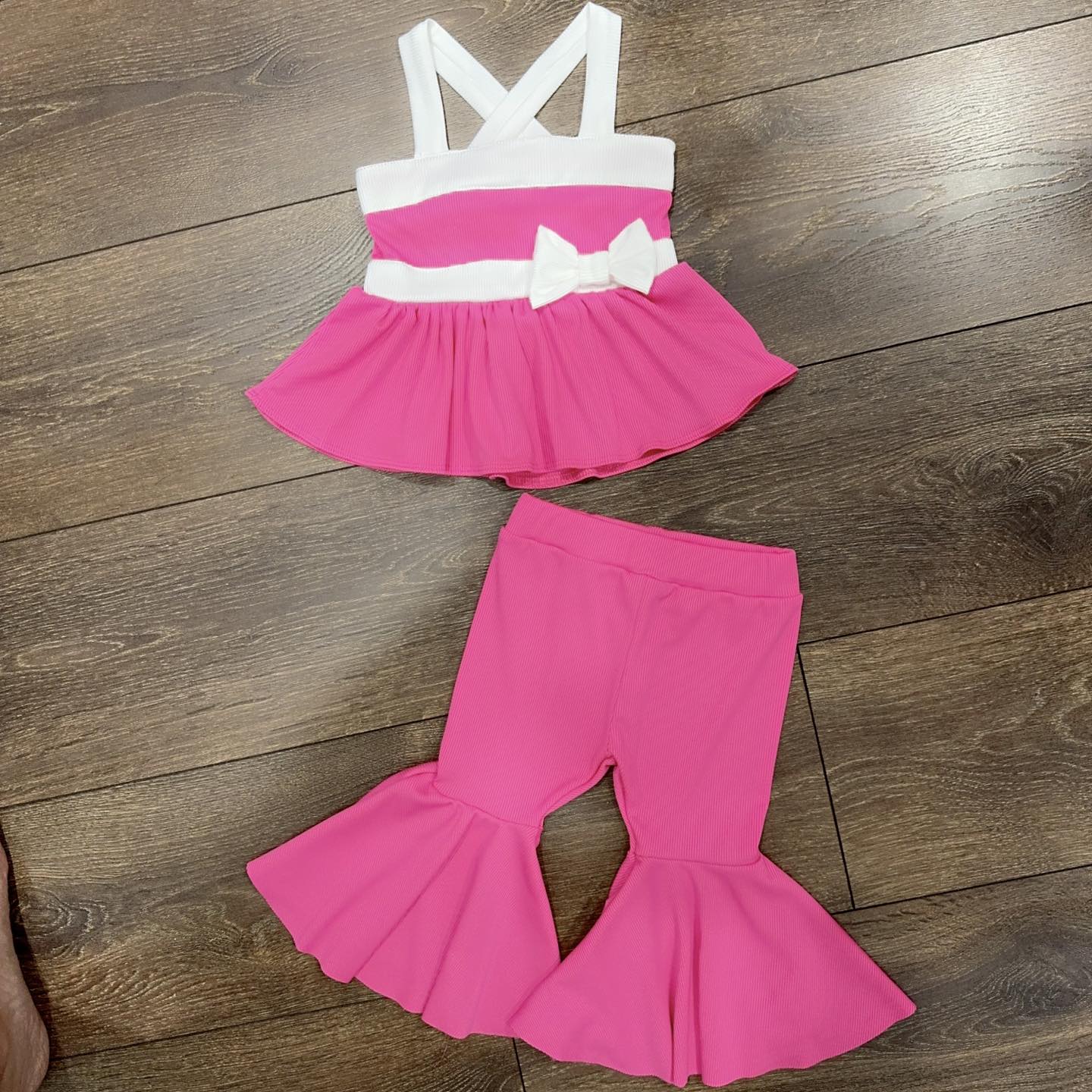 [🆕🇻🇳] Thời Trang Thiết Kế Mẹ & Bé Hải Yến 🧑‍🧒❤️️👶⭐️ Mười hai giờ ba mươi hnay lllive nha mấy chị
Hbua lỡ hẹn hnay lên bù hen
G.ía lẻ = sỉ khi săn tại lllive
#thoitrangthietkemevabeHaiYen
, shares-0✔️ , likes-18❤️️ , date-2024-06-23 15:17:08🇻🇳🇻🇳🇻🇳📰🆕