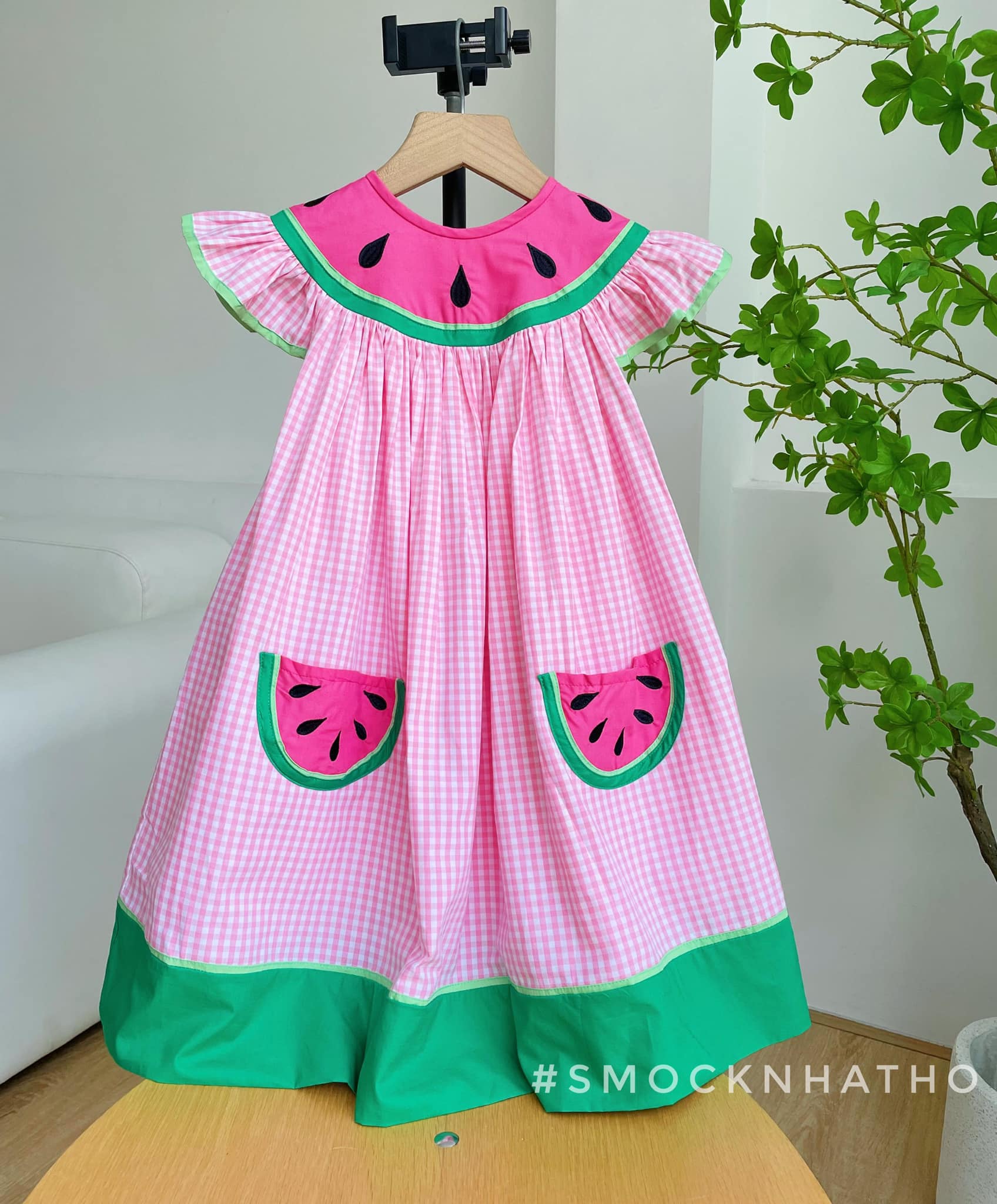 [🆕🇻🇳] Smock Nhà Thỏ – ĐẦM SMOCK 🩷 ĐẦM THIẾT KẾ 🩷 🧑‍🧒❤️️👶⭐️  ĐẦM ĐÃ XINH – LẠI ĐƯỢC SALECòn chờ gì mà hỏng inbox chốt đơn mom ơi …
————————————
• Hàng có sẵn
• Thiết kế độc quyền tại Smock Nhà Thỏ
• Chất liệu , shares-2✔️ , likes-14❤️️ , date-2024-06-28 14:37:39🇻🇳🇻🇳🇻🇳📰🆕