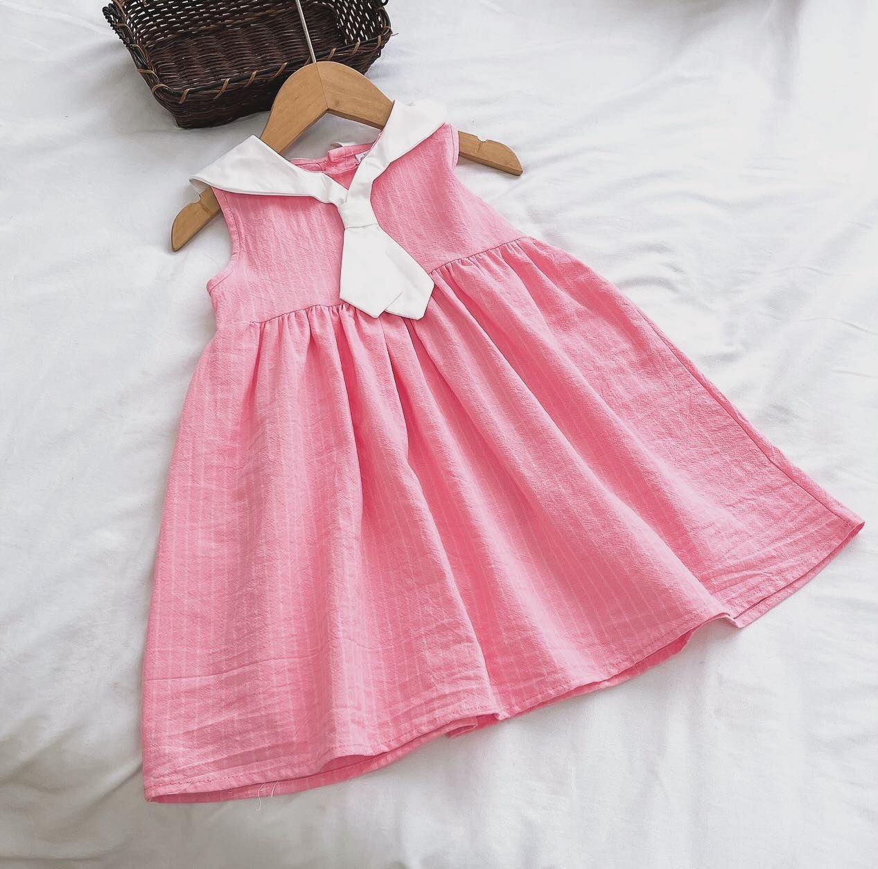 [🆕🇻🇳]  Bí Ngô baby shop – Chuyên quần áo bé gái 8-30kg (1- 9 tuổi) 😎❤️️⭐️   𝐂𝐡𝐚̣𝐲 đ𝐚̂𝐮 𝐜𝐡𝐨 𝐤𝐡𝐨̉𝐢 𝐦𝐮̛𝐚 𝐫𝐚̀𝐨.
𝐂𝐡𝐚̣𝐲 đ𝐚̂𝐮 𝐜𝐡𝐨 𝐤𝐡𝐨̉𝐢 𝐬𝐚 𝐯𝐚̀𝐨 𝐭𝐢𝐦 𝐞𝐦
____________
VÁY CỔ THUỶ THỦ SIÊU XINH
____________
Thiết kế: Váy sát nách cổ thuỷ t , shares-0✔️ , likes-0❤️️ , date-2024-06-27 14:58:57🇻🇳🇻🇳🇻🇳📰🆕