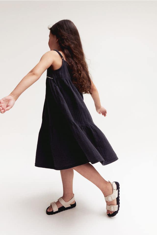 [🆕🇻🇳]  Kem Sữa Fashion – Baby & Kid Authentic – Chuyên thời trang trẻ em hàng hiệu xách tay 🧑‍🧒❤️️👶⭐️  Váy chất cotton muslin lun nha, xịn mềm mát
#355k+kg sz 1.5-10y (order HM 2 tuần)
, shares-0✔️ , likes-1❤️️ , date-2024-07-03 16:40:18🇻🇳🇻🇳🇻🇳📰🆕