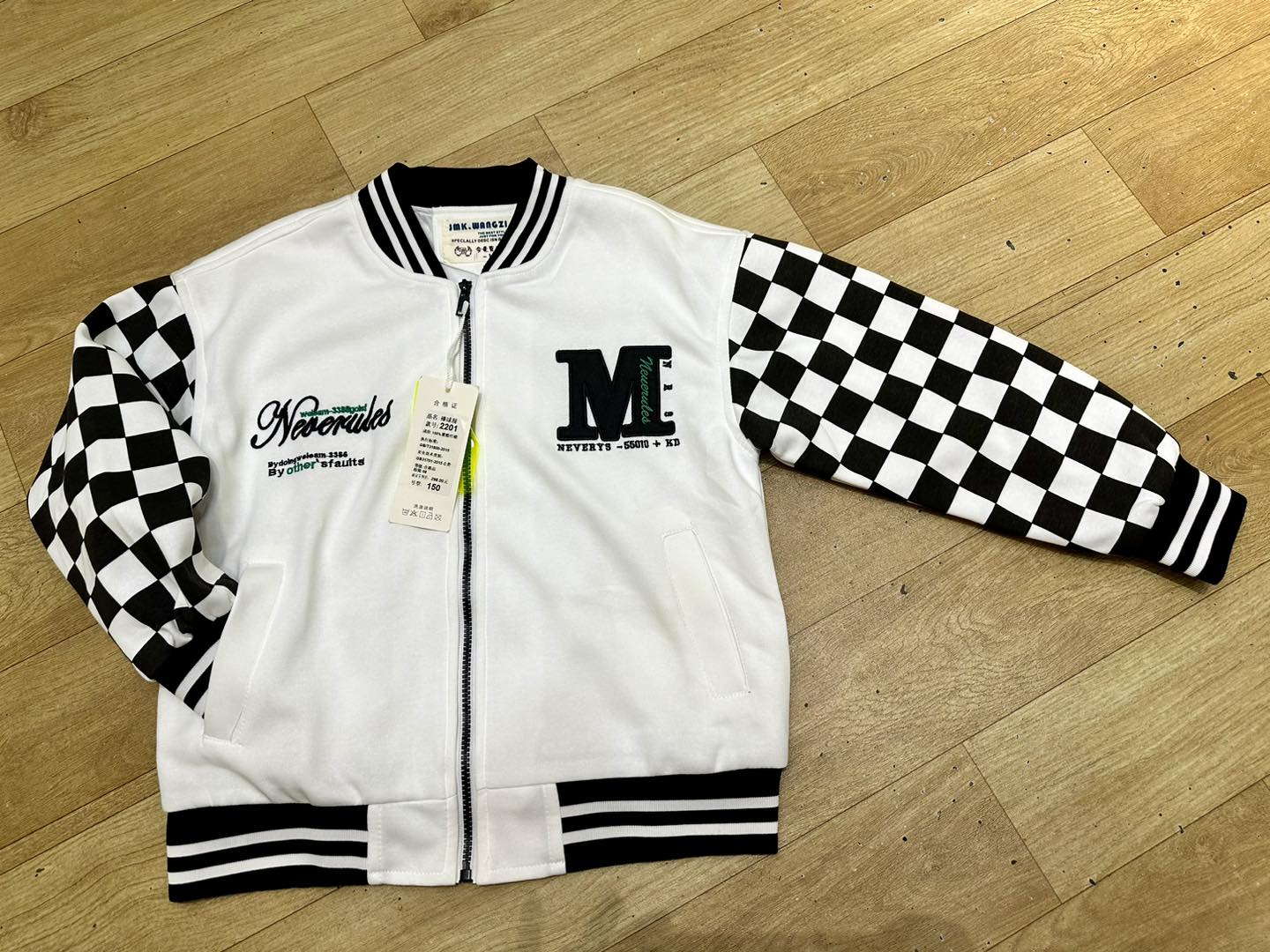 [🆕🇻🇳] Happybaby quần áo trẻ em độc, lạ – 𝐂𝐇𝐔𝐘𝐄̂𝐍 𝐐𝐀𝐓𝐄 𝐐𝐔𝐀̉𝐍𝐆 𝐂𝐇𝐀̂𝐔 𝐂𝐀𝐎 𝐂𝐀̂́𝐏 🧑‍🧒❤️️👶⭐️ Khoác bomber caro
Size 150 ( từ 38-40kg ) Sale#290k      (@giá gốc 350k )
, shares-0✔️ , likes-3❤️️ , date-2024-07-03 23:45:39🇻🇳🇻🇳🇻🇳📰🆕