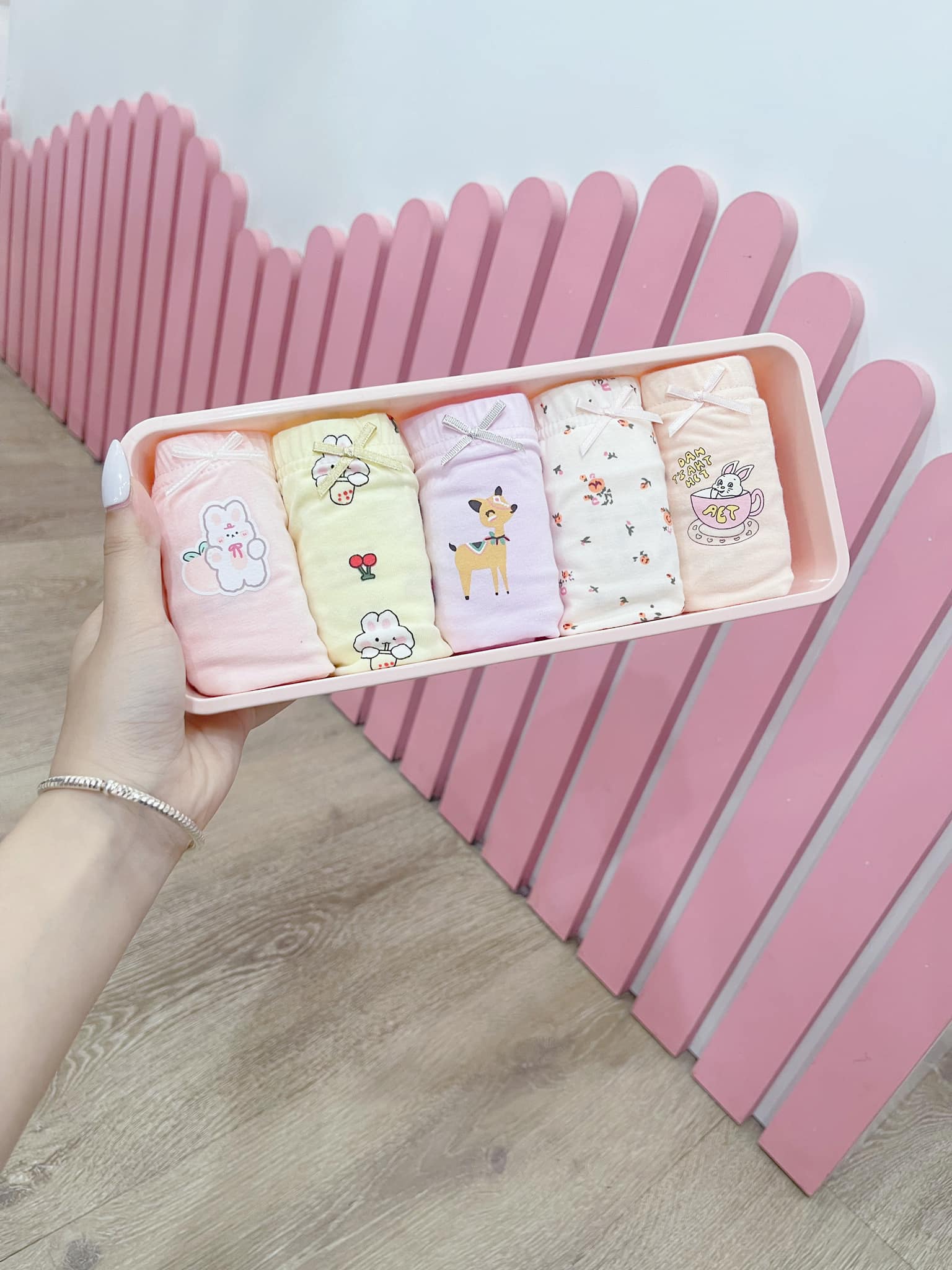 [🆕🇻🇳] Cá Mập Em Bé – Thời Trang Trẻ Em Đà Nẵng 🧑‍🧒❤️️👶⭐️ Set 5 quần chip hộp nhựa xịn xò
Hàng sẵn tại shop nhé các mom ơi
0931.365.365
Ship COD toàn quốc
Kiểm tra hàng mới thanh toán – Cam kết hàng y  , shares-0✔️ , likes-24❤️️ , date-2024-07-01 17:37:44🇻🇳🇻🇳🇻🇳📰🆕
