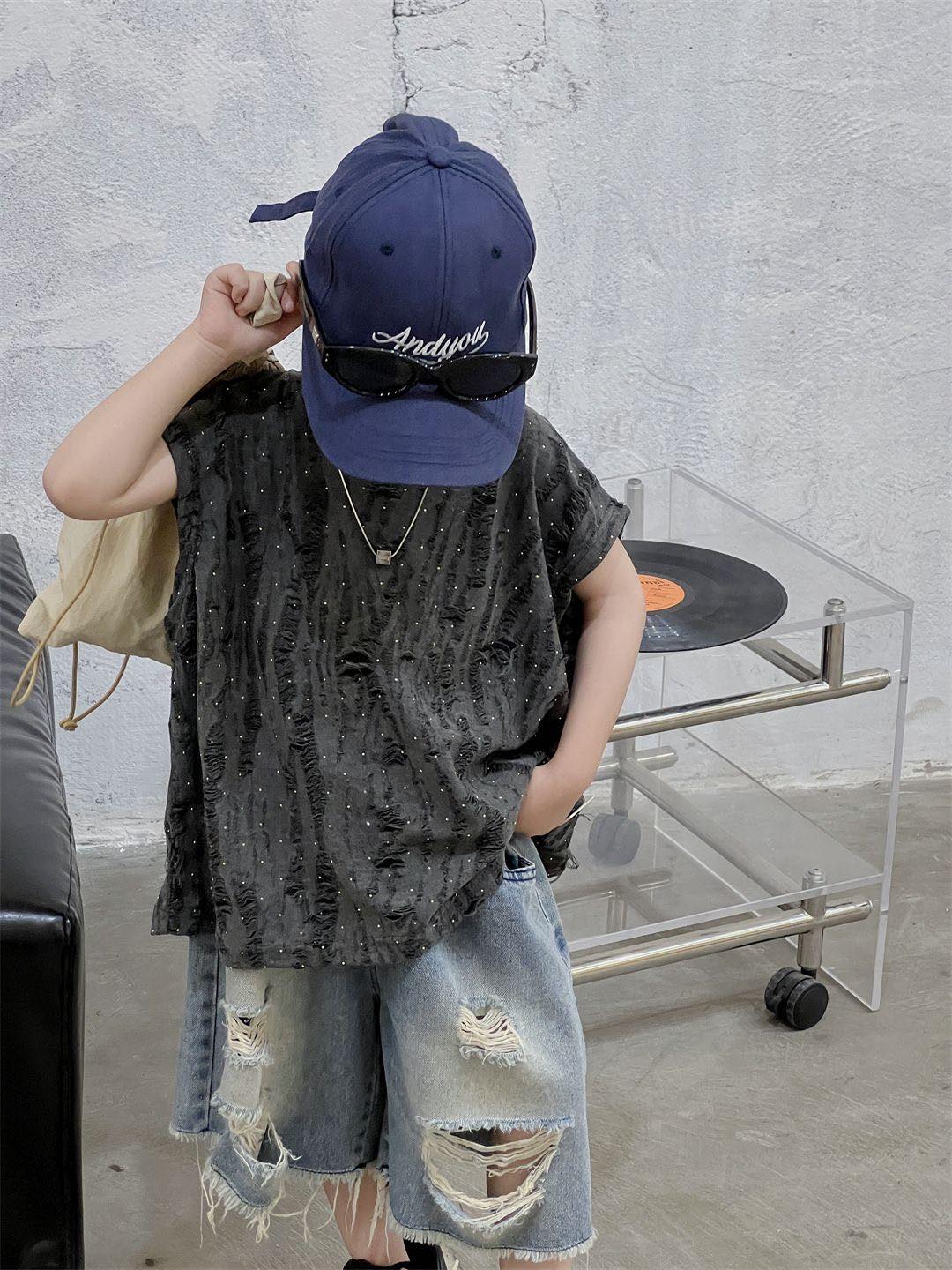 [🆕🇻🇳] Mix’s Store – Quần áo, giày dép, phụ kiện thời trang trẻ em 🧑‍🧒❤️️👶⭐️ Mời mom order nhé ạ Em áo rách này giờ có thêm ngắn tay mom nhé, kết hợp thêm mấy em hột soàng trên áo siêu đẹp ạ Sz12-36kg
, shares-0✔️ , likes-6❤️️ , date-2024-07-08 14:07:58🇻🇳🇻🇳🇻🇳📰🆕