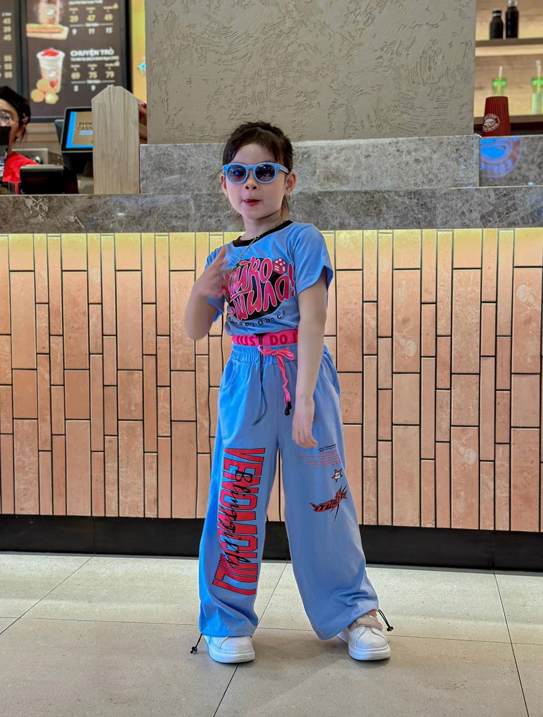 [🆕🇻🇳] Váy Tutu – Chuyên thời trang trẻ em 🧑‍🧒❤️️👶⭐️    Set đồ trendy mùa hè dành cho các bé đầy cá tính .
Set áo croptop thể thao rút dây bụng phối với quần thể thao ống rộng lưng phối chun và rút dây ống , shares-0✔️ , likes-4❤️️ , date-2024-07-09 04:02:03🇻🇳🇻🇳🇻🇳📰🆕