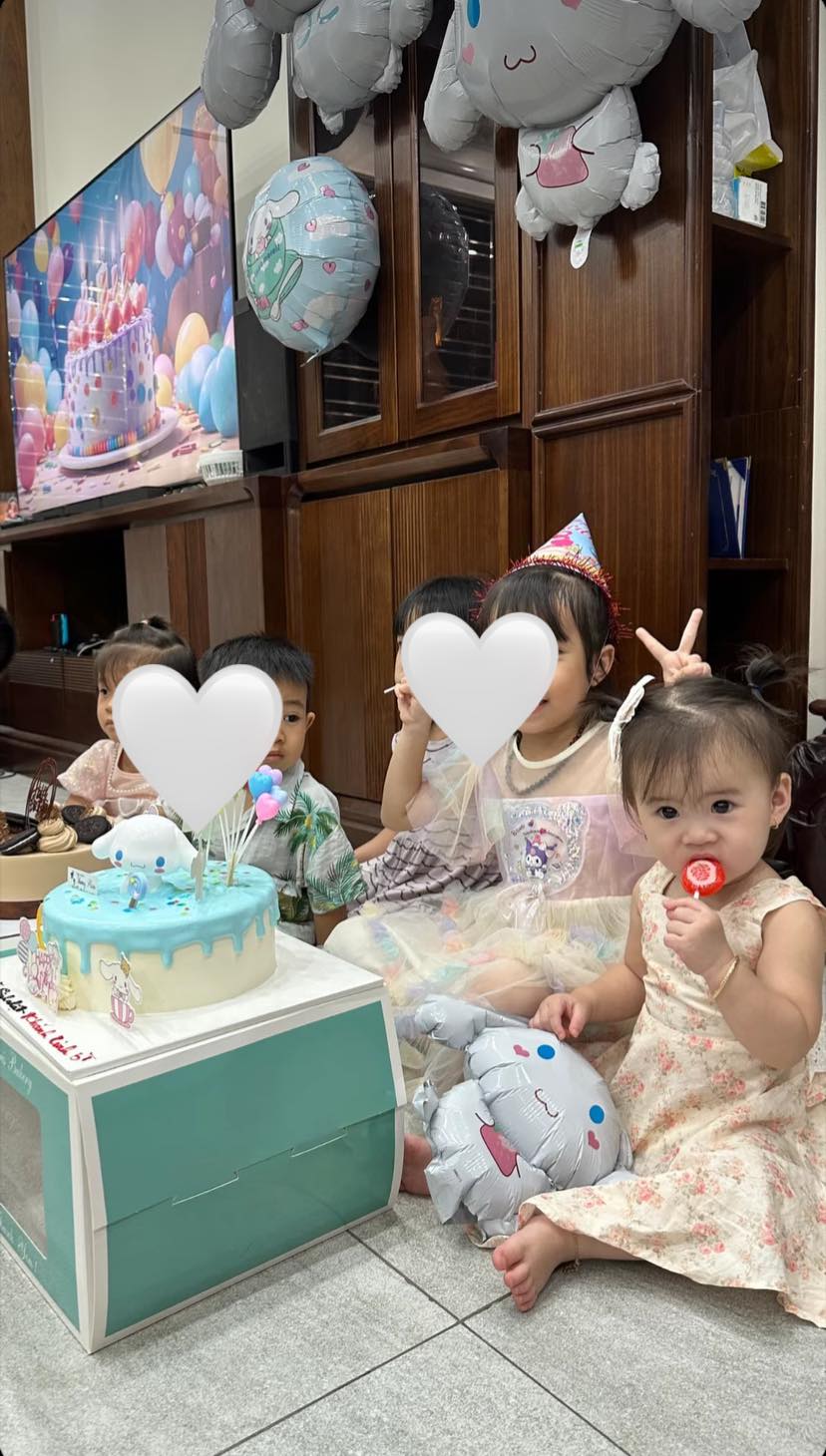 [🆕🇻🇳] Cheli Kid 🌷 – Thời trang thiết kế dành riêng cho các bé yêu 😍  🧑‍🧒❤️️👶⭐️ 𝐹𝑏𝑎𝑐𝑘 𝑒𝑚 𝑏𝑒́ 𝑚𝑎̣̆𝑐 𝑅𝑜𝑠𝑒 𝑑𝑟𝑒𝑠𝑠 đ𝑖 𝑥𝑢̛𝑛 𝑛ℎ𝑎̣̂𝑡 𝑛𝑒̀
______________
Design by Cheli
Address: ( Online store only ) Ha Noi
Hotline: 0982483477
#Chelikids # , shares-0✔️ , likes-1❤️️ , date-2024-07-23 01:05:35🇻🇳🇻🇳🇻🇳📰🆕