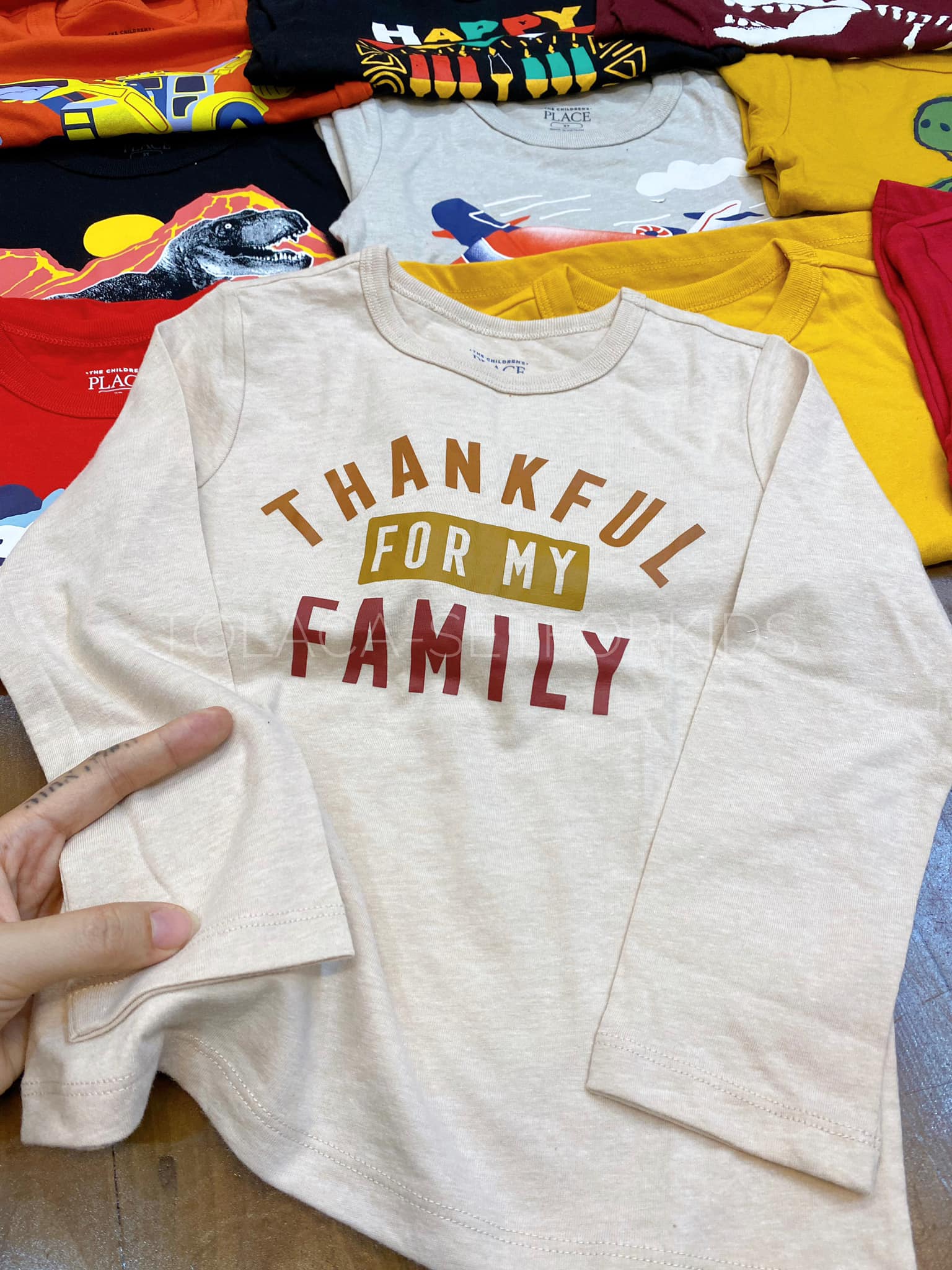 [🆕🇻🇳] Tớ là Cá – Set for Kids – Shop chuyên bán đồ bộ rời cho bé trai 0-7 tuổi 😎❤️️⭐️  Áo dài tay PLACE về hàng ạ. Size 8-20kg nha các mẹ ơi.  #95k/c – 3c trở lên #90k/c ạ. Inbox shop ngayyyy !
———–
TỚ LÀ CÁ – SET FOR KIDS
(Chuyên đồ , shares-10✔️ , likes-45❤️️ , date-2024-07-25 01:31:42🇻🇳🇻🇳🇻🇳📰🆕