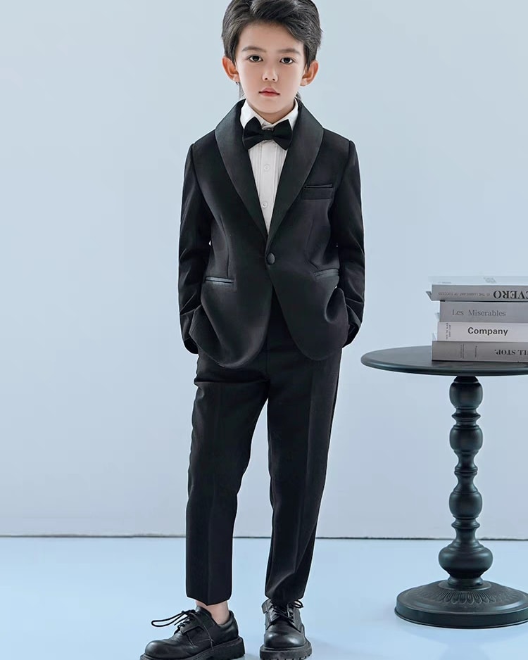 [🆕🇻🇳]  MMKID aims to bring kids the most high fashionable and high quality party design 🧑‍🧒❤️️👶⭐️ Boy’s suit with 5 pieces: Vest, Waistcoat, Pant, Shirts, Bow tie in Black
High Design for Kids boy for any occasions
Available now at MMKID
#boystyle #ki , shares-0✔️ , likes-6❤️️ , date-2024-07-30 15:03:12🇻🇳🇻🇳🇻🇳📰🆕