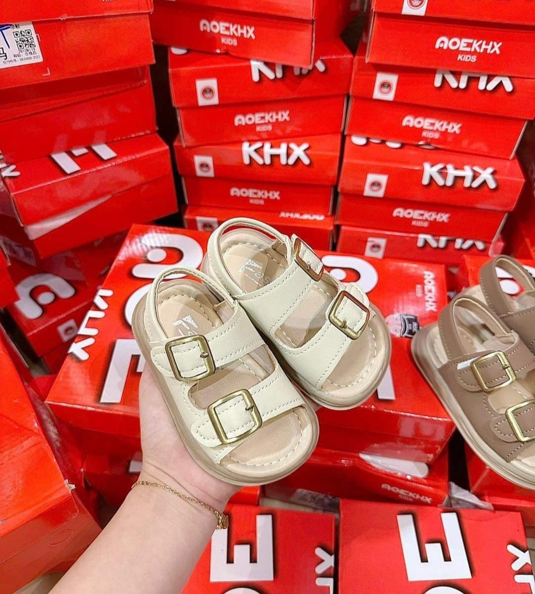 [🆕🇻🇳] Piza Mama & Kid – Chuyên giày dép – phụ kiện cần thiết cho bé 🧑‍🧒❤️️👶⭐️ 𝗡𝗵𝗶̀𝗻 𝗾𝘂𝗮 𝗹𝗮̀ đ𝗮̃ 𝘁𝗵𝗮̂́𝘆 𝗺𝗲̂
𝗡𝗵𝗶̀𝗻 𝘁𝗵𝗲̂𝗺 𝗰𝗵𝘂́𝘁 𝗻𝘂̛̃𝗮 𝗽𝗵𝗮̉𝗶 𝗯𝗲̂ 𝘃𝗲̂̀ 𝗹𝗶𝗲̂̀𝗻
, shares-5✔️ , likes-23❤️️ , date-2024-08-02 00:49:34🇻🇳🇻🇳🇻🇳📰🆕