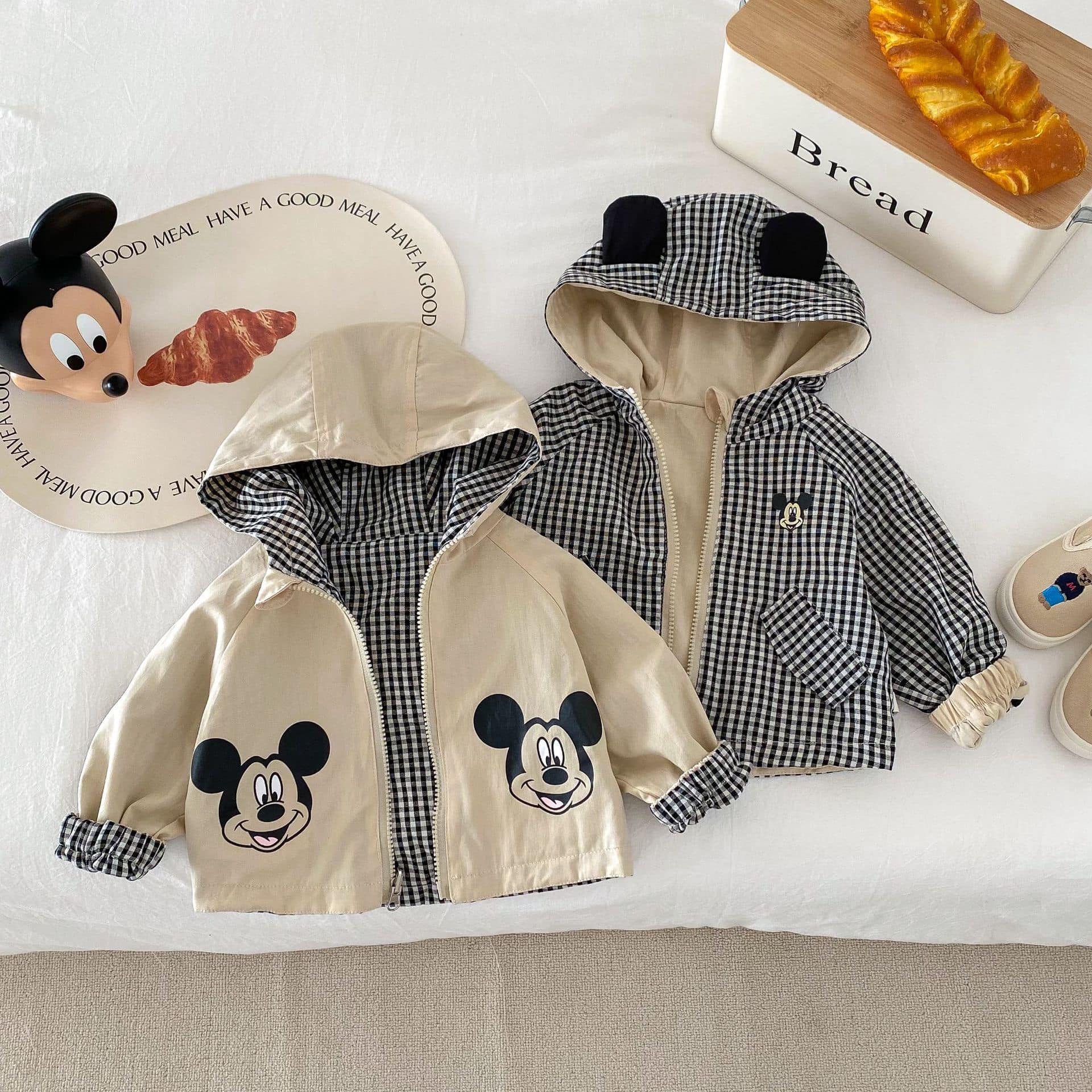 [🆕🇻🇳]  Hello Bébe ▪️ Shop chuyên order Quảng Châu 🧑‍🧒❤️️👶⭐️ Mua 1 được 2 !!! OD sớm e trả hàng kịp Thu tới ne.
Áo gió 2 mặt 2 lớp, mã này không chê vào đâu được các Mom ơi.
Size bé từ 7-20kg
, shares-1✔️ , likes-62❤️️ , date-2024-07-31 14:01:43🇻🇳🇻🇳🇻🇳📰🆕