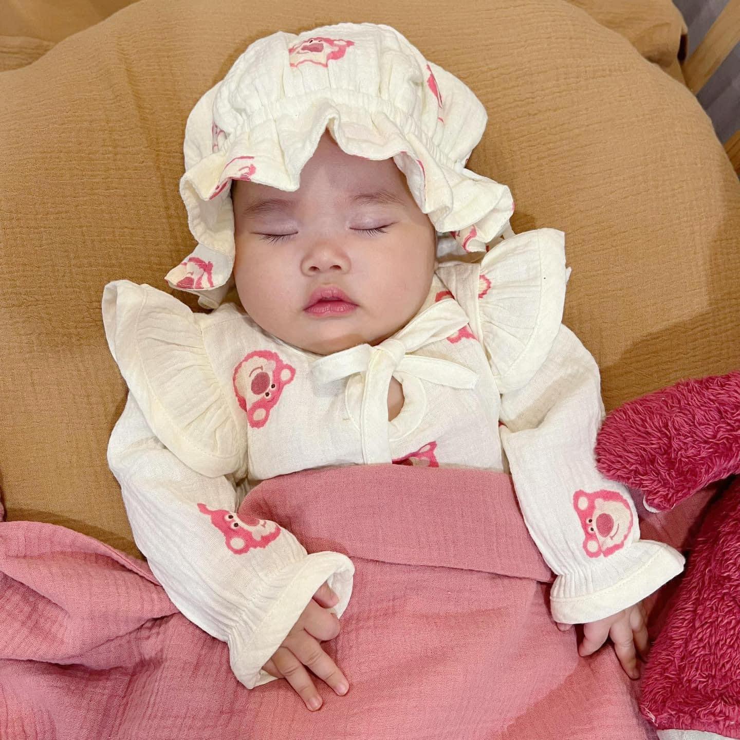 [🆕🇻🇳] ĐẬU ĐỎ – Đồ Sơ Sinh MẸ & BÉ 🧑‍🧒❤️️👶⭐️ Mũ Muslin Sợi Tre Đẹp Bất Chấp.
Bảo vệ thóp non nớt, bạn nào đội cũng auto xinh
Mũ bèo tròn 2m-2y
Mũ buộc dây/ mũ tai gấu 0-1y
, shares-0✔️ , likes-4❤️️ , date-2024-08-04 17:23:40🇻🇳🇻🇳🇻🇳📰🆕