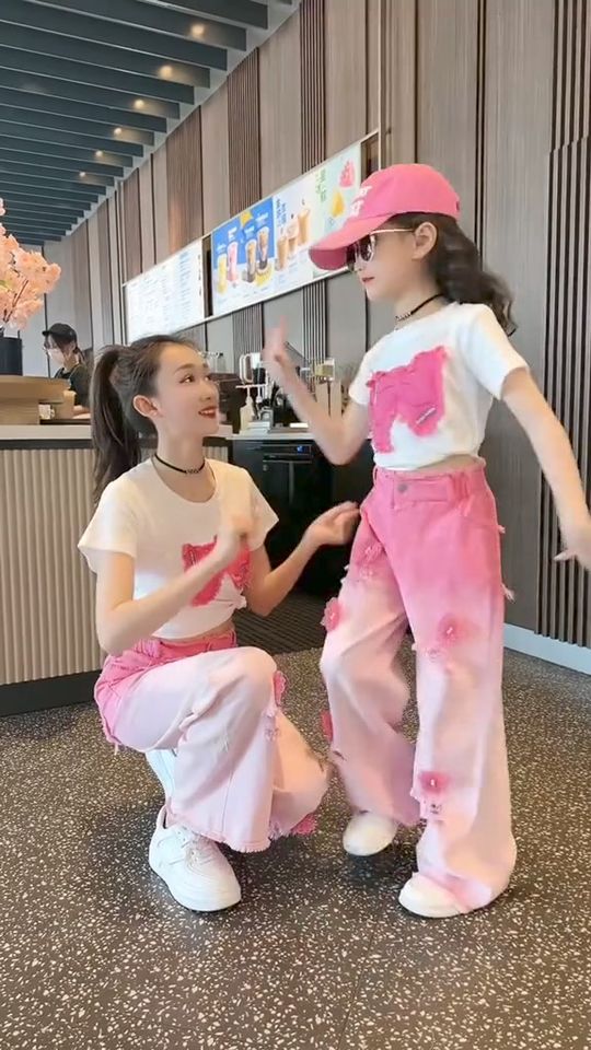 [🆕🇻🇳] Thảo Kids – Thiết Kế quần áo trẻ em cao cấp 🧑‍🧒❤️️👶⭐️ Mùa hè là mùa của những cô elm iu đờiiiiii  Chiếc set này bận siuuu thoải mái các pác ạh Chốt luôn vì quá xinhh Ship COD toàn quốc Nhận hàng – Kiểm tra – T , shares-0✔️ , likes-2❤️️ , date-2024-08-04 16:35:43🇻🇳🇻🇳🇻🇳📰🆕