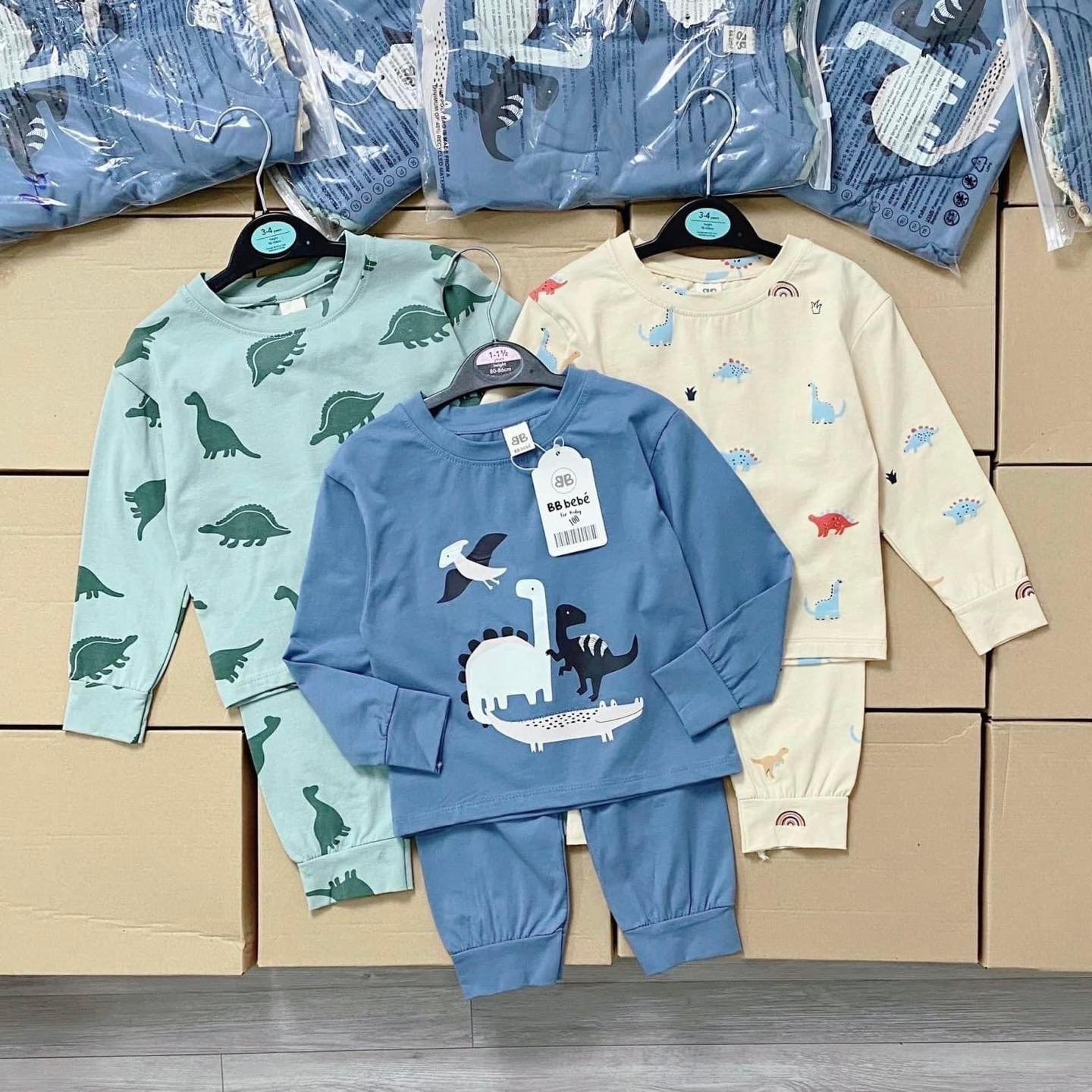 [🆕🇻🇳] Cẩm Vân Nguyễn – Thời trang cho bé yêu 🧑‍🧒❤️️👶⭐️ Sang tuần mưa lạnh rồi các mẹ ơi ring ngay #Combo3 bộ khủng long thun cotton dài tay xuất dư xịn xò về tủ đồ của bé đi ạ.
Chất mềm co dãn bé mặc đầu mùa q , shares-3✔️ , likes-57❤️️ , date-2024-08-06 15:19:58🇻🇳🇻🇳🇻🇳📰🆕