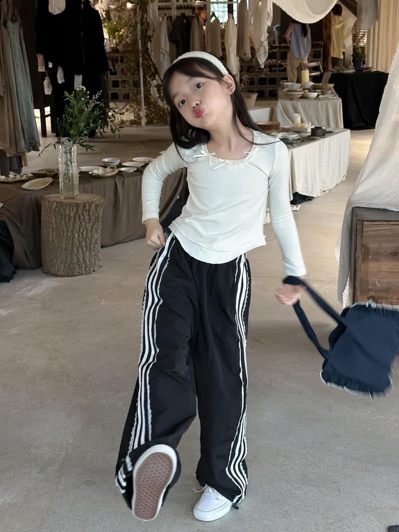 [🆕🇻🇳]  Mây Gió Closet Kids – Quần áo ,phụ kiện,giày dép cho em bé 🧑‍🧒❤️️👶⭐️ Size đại 110-160 ạ
Áo 195
Quần 285 ạ
, shares-0✔️ , likes-5❤️️ , date-2024-08-07 17:37:17🇻🇳🇻🇳🇻🇳📰🆕