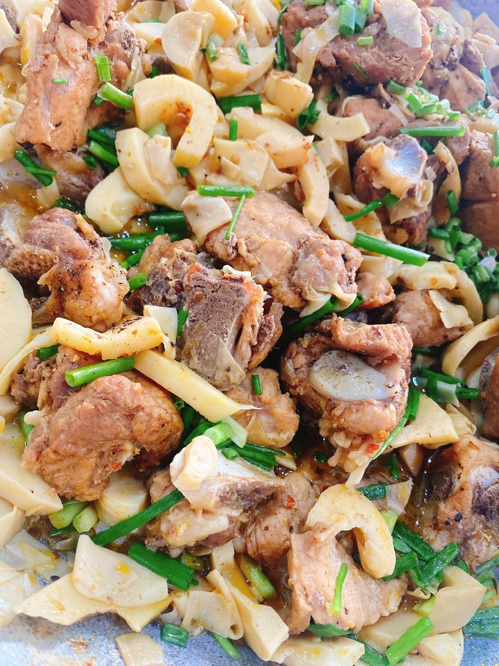 [🍜🇻🇳] CÀ MÈN – Đặc sản quê hương Quảng Trị 🍔Top1Food 🍜 – Bí kíp nấu cơm ngon



Hồi mới tập tành nấu ăn, Mèn nấu cơm bữa sống (vì í …