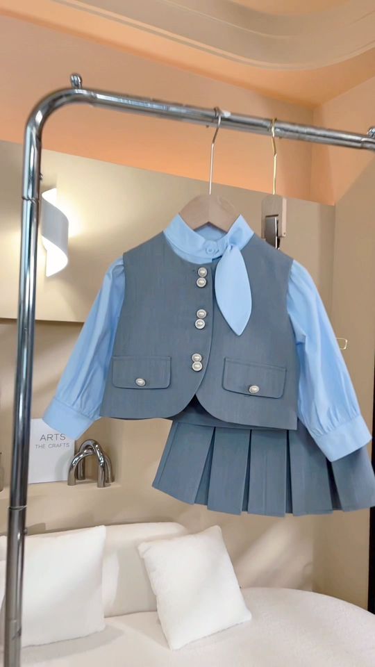 [🆕🇻🇳]  Aki – Thời Trang Bé Yêu 😎❤️️⭐️ Set Cực Xinh – Lung Linh Cho Bé
– Kiểu dáng mới cực hotgirl
– Chất liệu cao cấp mặc là ưng
– Full size
– Phù hợp để bé diện đi học, đi chơi, ăn tiệc  , shares-0✔️ , likes-3❤️️ , date-2024-08-18 01:44:18🇻🇳🇻🇳🇻🇳📰🆕