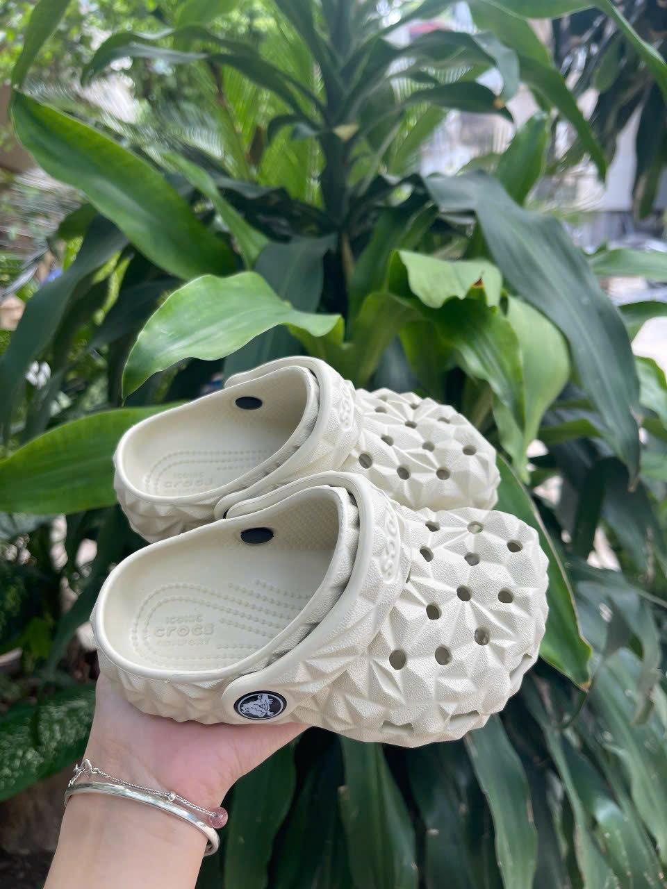 [🆕🇻🇳]  Aiko Kids – Thời Trang Cho Bé – Cửa hàng chuyên dép sục, giày lười và phụ kiện, charm gắn dép 🧑‍🧒❤️️👶⭐️ Sẵn các size từ c8-j3
#2xx tang 6 jibizt ngau nhien
, shares-1✔️ , likes-3❤️️ , date-2024-08-19 20:11:30🇻🇳🇻🇳🇻🇳📰🆕