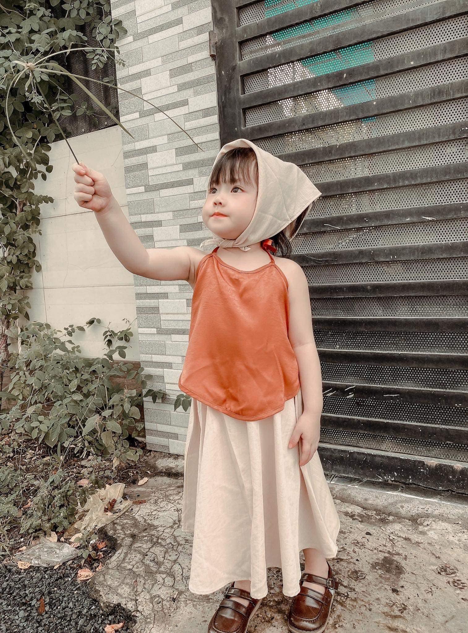 [🆕🇻🇳]  Sweetie by Josie – Thời trang cho bé 🧑‍🧒❤️️👶⭐️  Trung thu chạm ngõ
Tậu ngay set yếm đào cho bé rước đèn thui ạ
Size 1: 8-10kg
Size 2: 10-12kg
Size 3: 12-14kg
Size 5: 18-20kg
Giá hạt dẻ chỉ #69k/s , shares-0✔️ , likes-6❤️️ , date-2024-08-17 20:30:14🇻🇳🇻🇳🇻🇳📰🆕