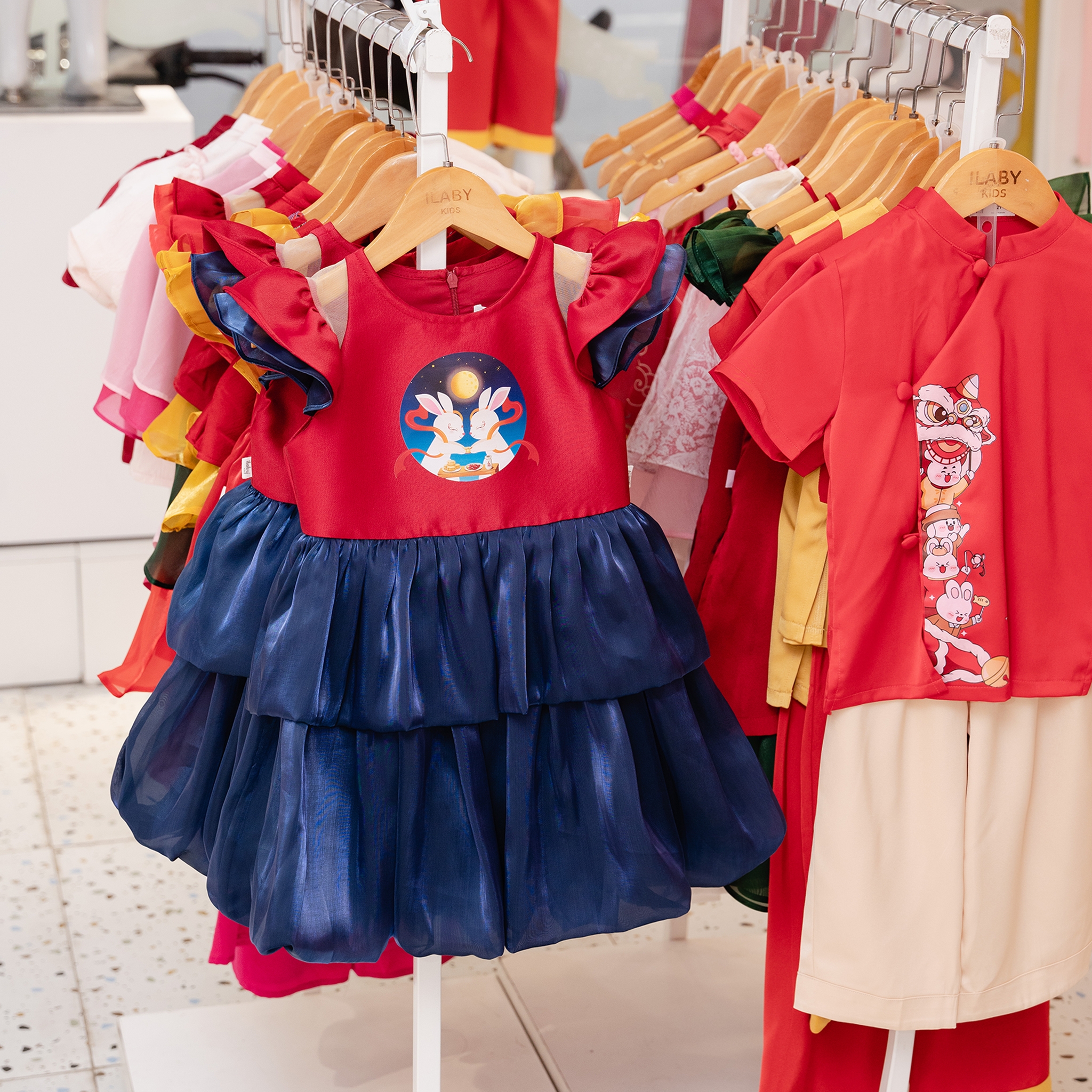 [🆕🇻🇳] ILaby – Tự Tin và Tỏa Sáng 🧑‍🧒❤️️👶⭐️ 𝗡𝗘𝗪 𝗜𝗡 𝗦𝗧𝗢𝗥𝗘Hot hot! Toàn bộ sản phẩm Trung thu, đồ đi học, mặc nhà thu đông mới nhất 2024 vừa lên full kệ khắp các cửa hàng của ILaby tại Hà Nội và Hồ  , shares-0✔️ , likes-23❤️️ , date-2024-08-20 23:00:26🇻🇳🇻🇳🇻🇳📰🆕