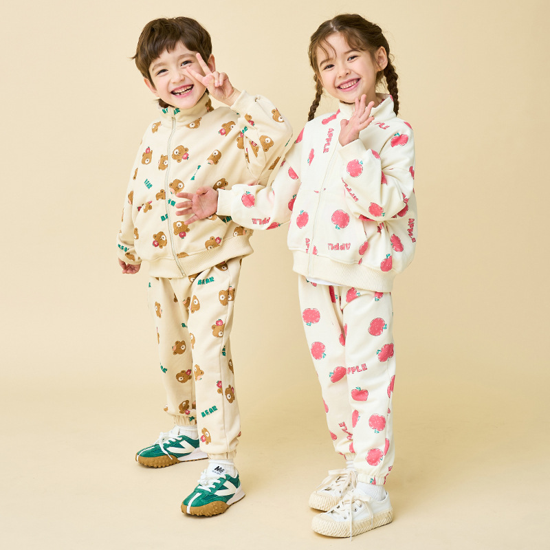 [🆕🇻🇳]  Bebezoo Việt Nam – thương hiệu thời trang trẻ em Hàn Quốc phong cách Châu Âu 🧑‍🧒❤️️👶⭐️ BED3SE202 – Bộ nỉ da cá hoạt hình siêu xinh, tone màu quá là ưng luôn ạ, chất mềm đẹp
– Size 100-140
– Ri 10
– Giá sỉ
#FALL2024 #Bebezoo_korea #Bebezoo_vie , shares-0✔️ , likes-1❤️️ , date-2024-08-18 16:38:01🇻🇳🇻🇳🇻🇳📰🆕