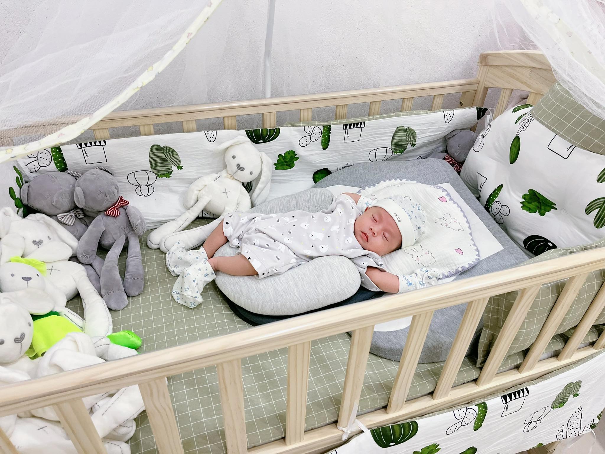 [🆕🇻🇳] Chilux là thương hiệu chuyên sản xuất sản phẩm tiện ích dành cho bé tiên phong tại Singapore 🧑‍🧒❤️️👶⭐️  Cho con một tổ ấm riêng, nằm thoải mái, ngủ no say thì ba mẹ không thể bỏ qua nôi cũi đa năng 6in1 nhà Chilux đâu ạ.  Nôi cũi được làm từ 100% gỗ thông Pl , shares-0✔️ , likes-0❤️️ , date-2024-08-19 14:00:21🇻🇳🇻🇳🇻🇳📰🆕