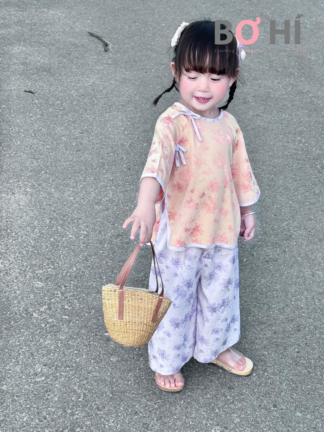 [🆕🇻🇳]  Bơ Hí – Thương hiệu thời trang thiết kế cao cấp dành cho mẹ và bé đẹp 🧑‍🧒❤️️👶⭐️  𝐓𝐫𝐮𝐧𝐠 𝐓𝐡𝐮 𝐦𝐞̣ 𝐛𝐞́ 𝐭𝐡𝐢́𝐜𝐡 𝐠𝐮 đ𝐨̛𝐧 𝐠𝐢𝐚̉𝐧 𝐧𝐡𝐞̣ 𝐧𝐡𝐚̀𝐧𝐠 𝐧𝐡𝐮̛𝐧𝐠 𝐤𝐡𝐨̂𝐧𝐠 𝐤𝐞́𝐦 𝐩𝐡𝐚̂̀𝐧 𝐱𝐢𝐧𝐡 𝐲𝐞̂𝐮 𝐭𝐡𝐢̀ 𝐜𝐡𝐨̣𝐧 𝐦𝐚̂̃𝐮 𝐧𝐚̀𝐲 𝐚̣
Mẹ nhắn Bơ tư vấn size bé mình nha
Bơ  , shares-0✔️ , likes-4❤️️ , date-2024-08-19 17:23:00🇻🇳🇻🇳🇻🇳📰🆕